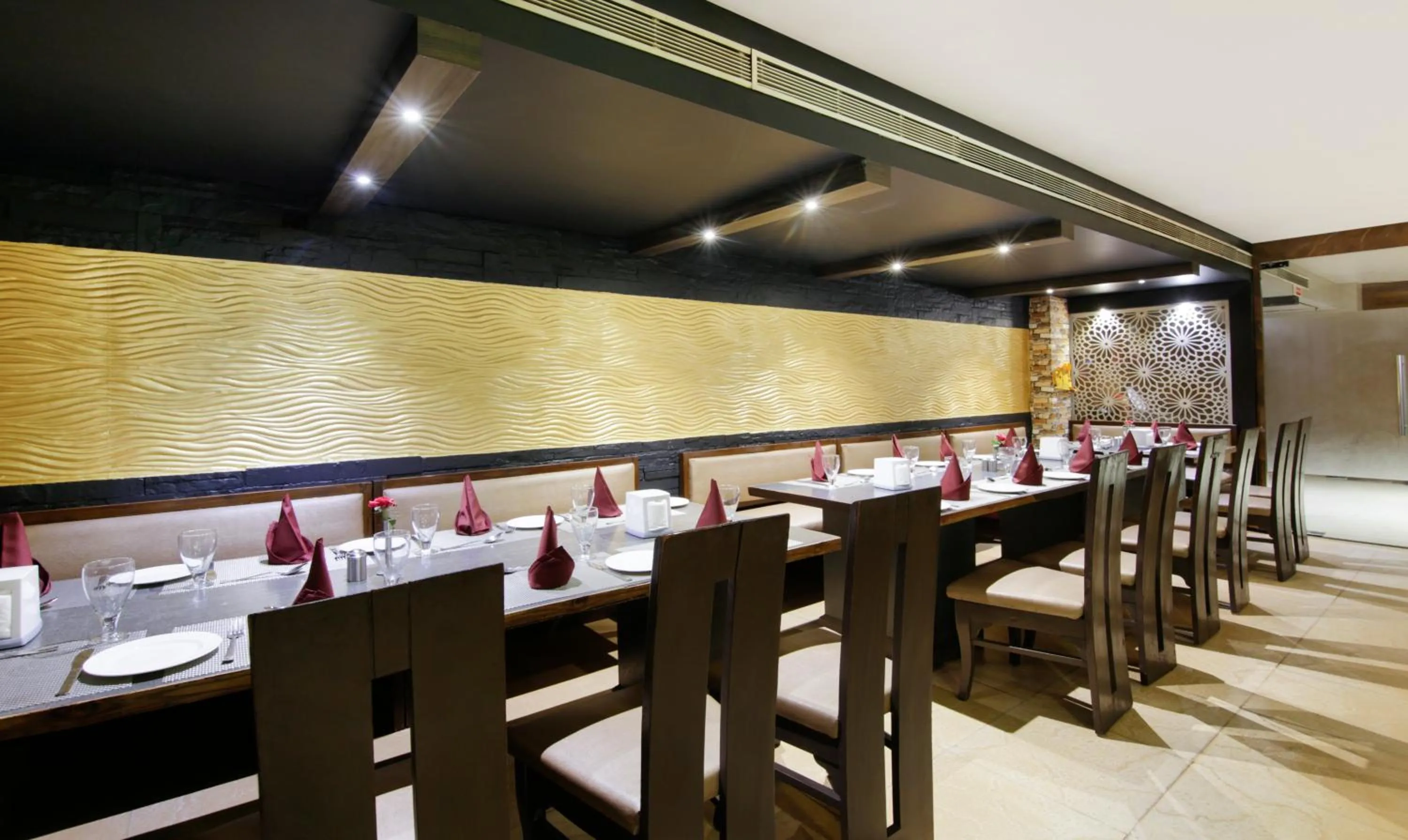 Restaurant/places to eat in Treebo Punjabi Nature Residency, Near Faridabad Railway Station