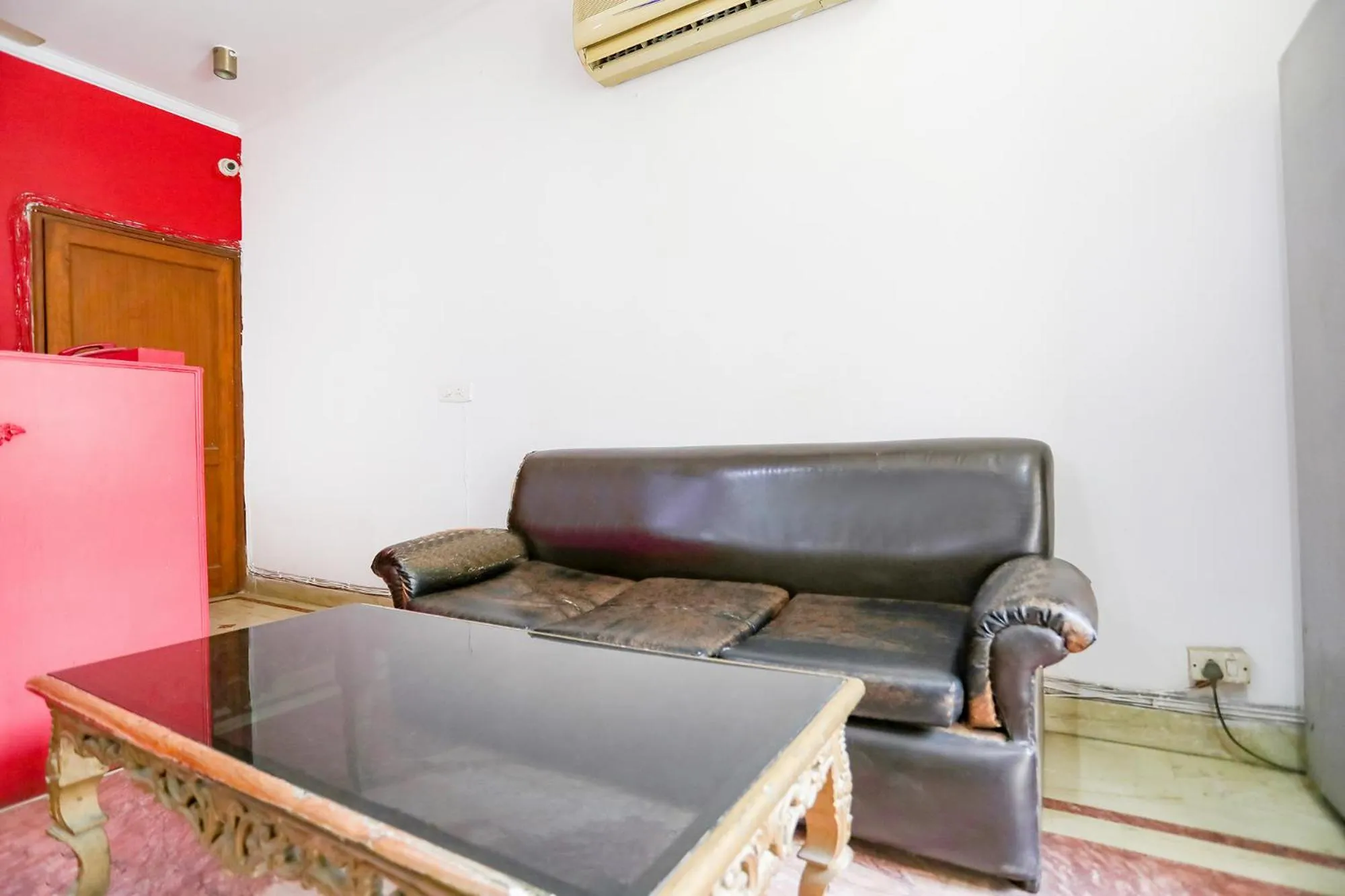 Seating area in Via Primero MGF