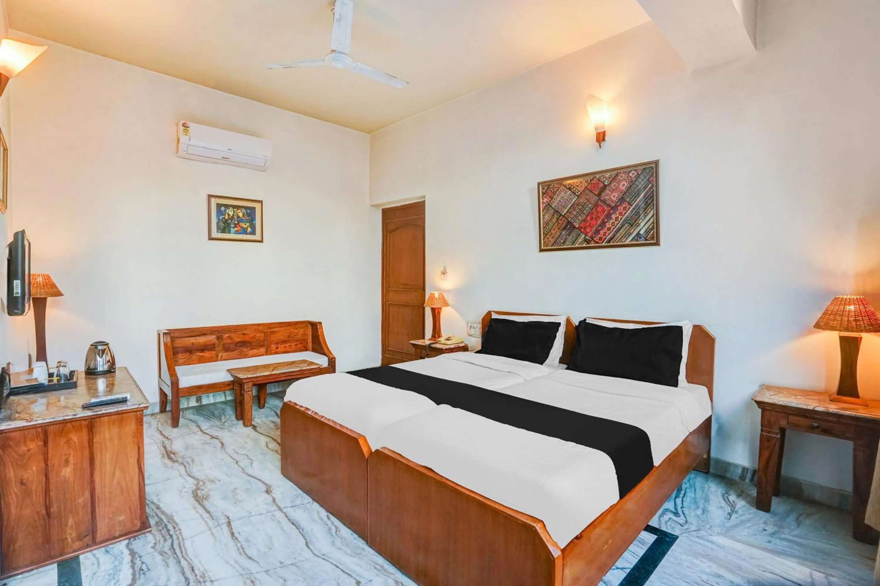 Bedroom in Hotel O Sansarchandra Road Formerly Luna Rosa