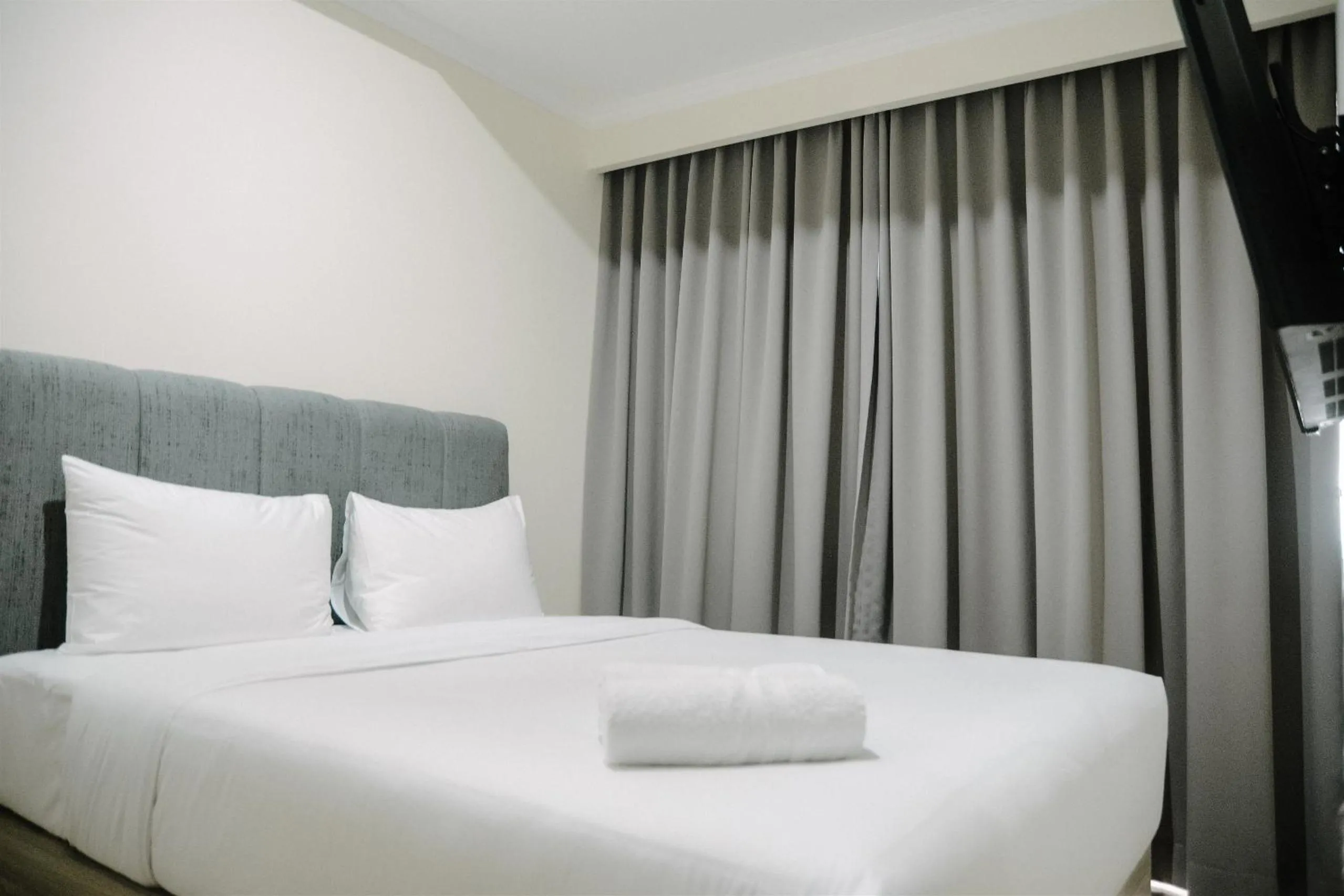 Two-Bedroom Apartment in 2BR Deluxe and Modern Menteng Park Apartment By Travelio