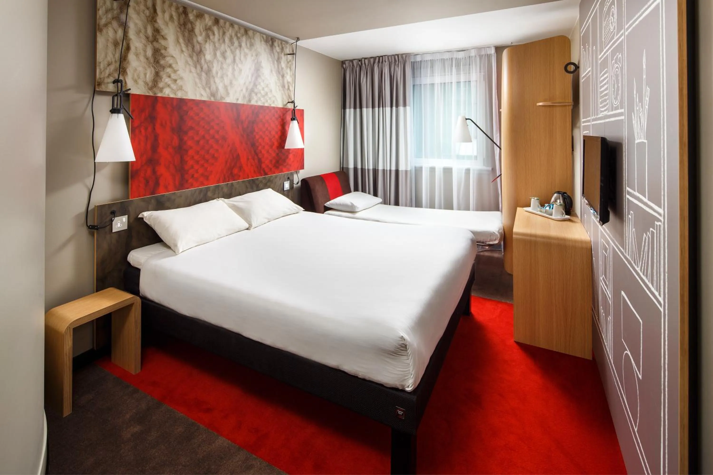 Photo of the whole room, Bed in ibis Manchester Centre 96 Portland Street