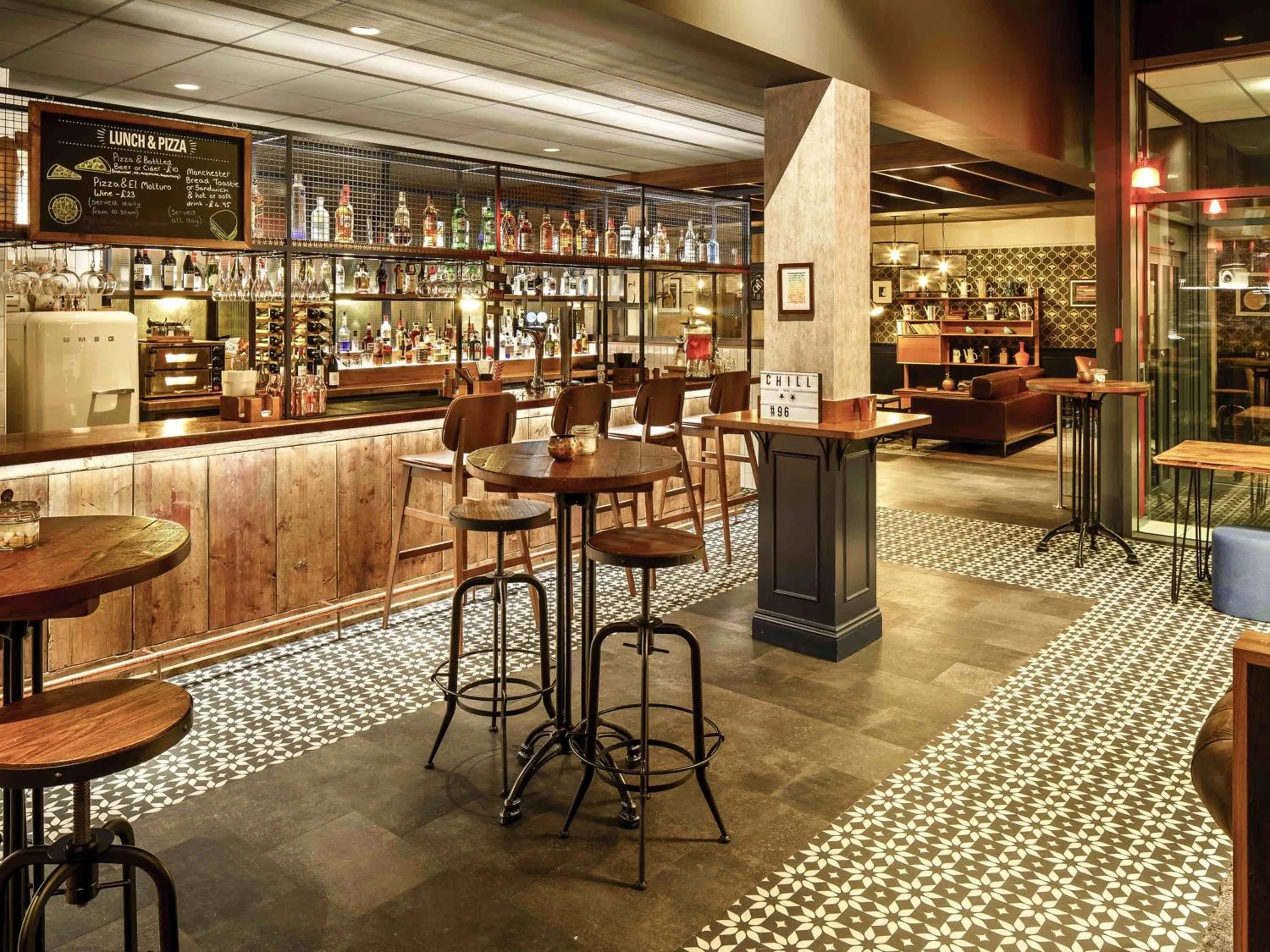 Lounge or bar in ibis Manchester Centre 96 Portland Street