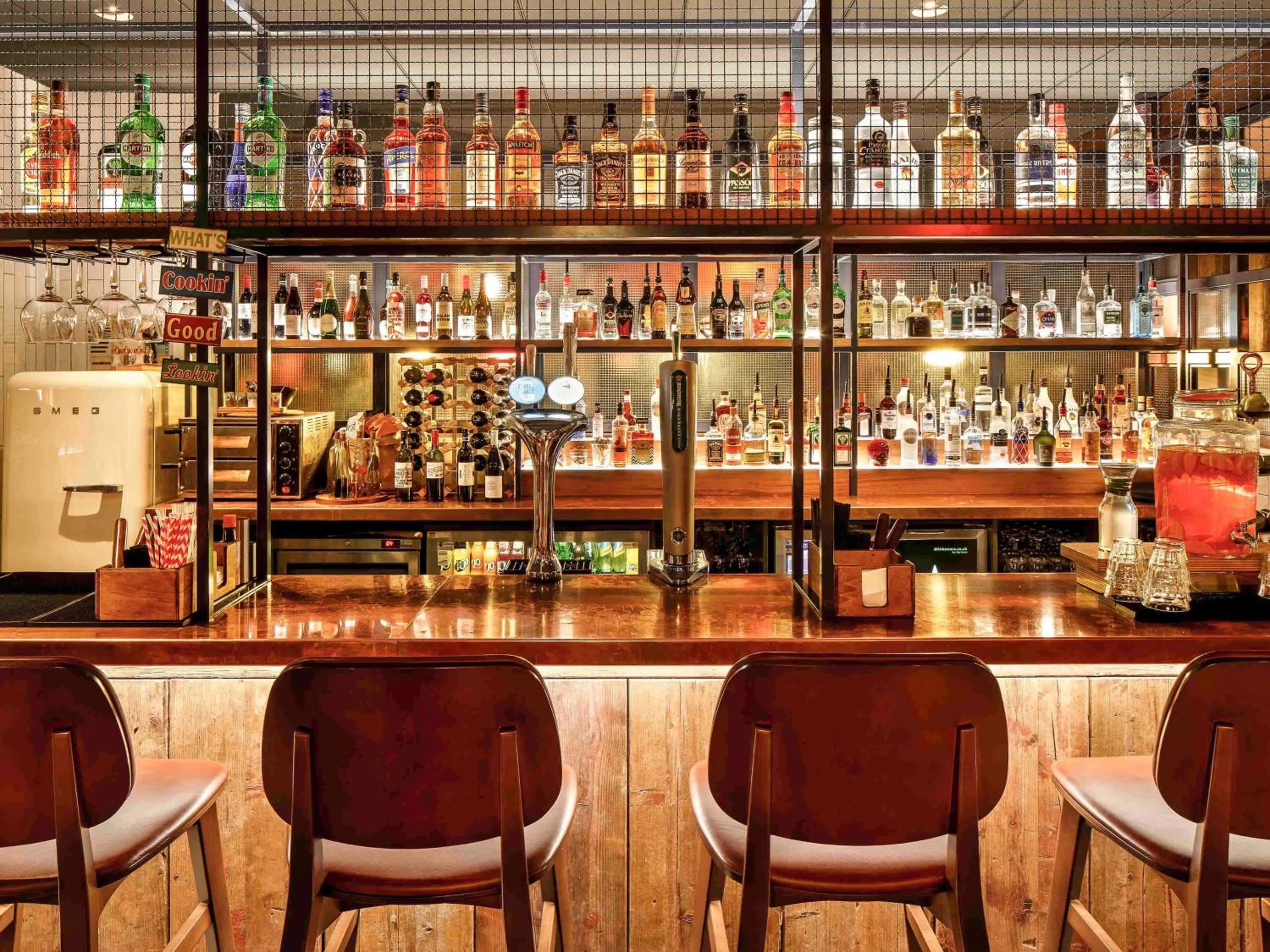 Lounge or bar in ibis Manchester Centre 96 Portland Street