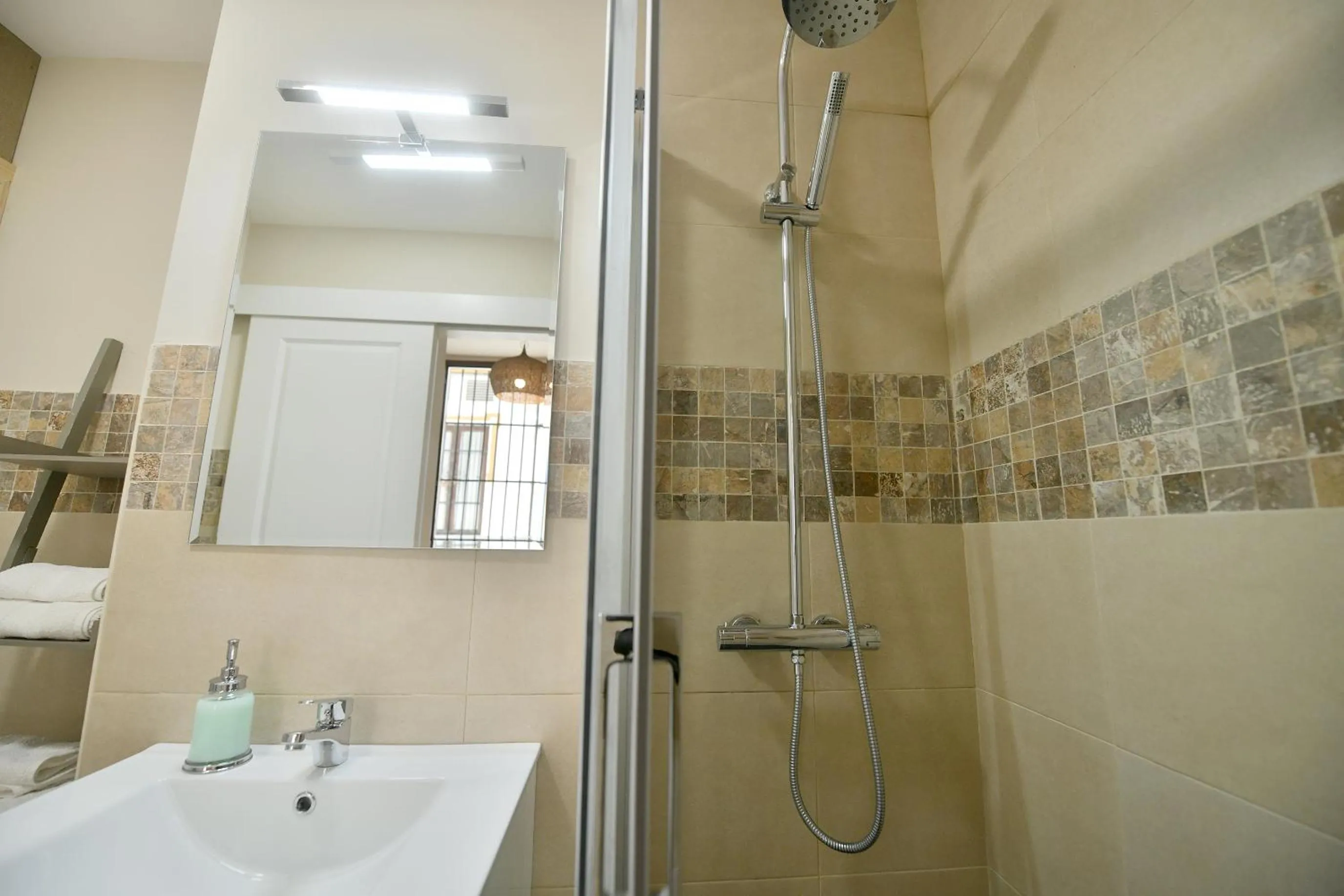Shower in Apartamento Arenal