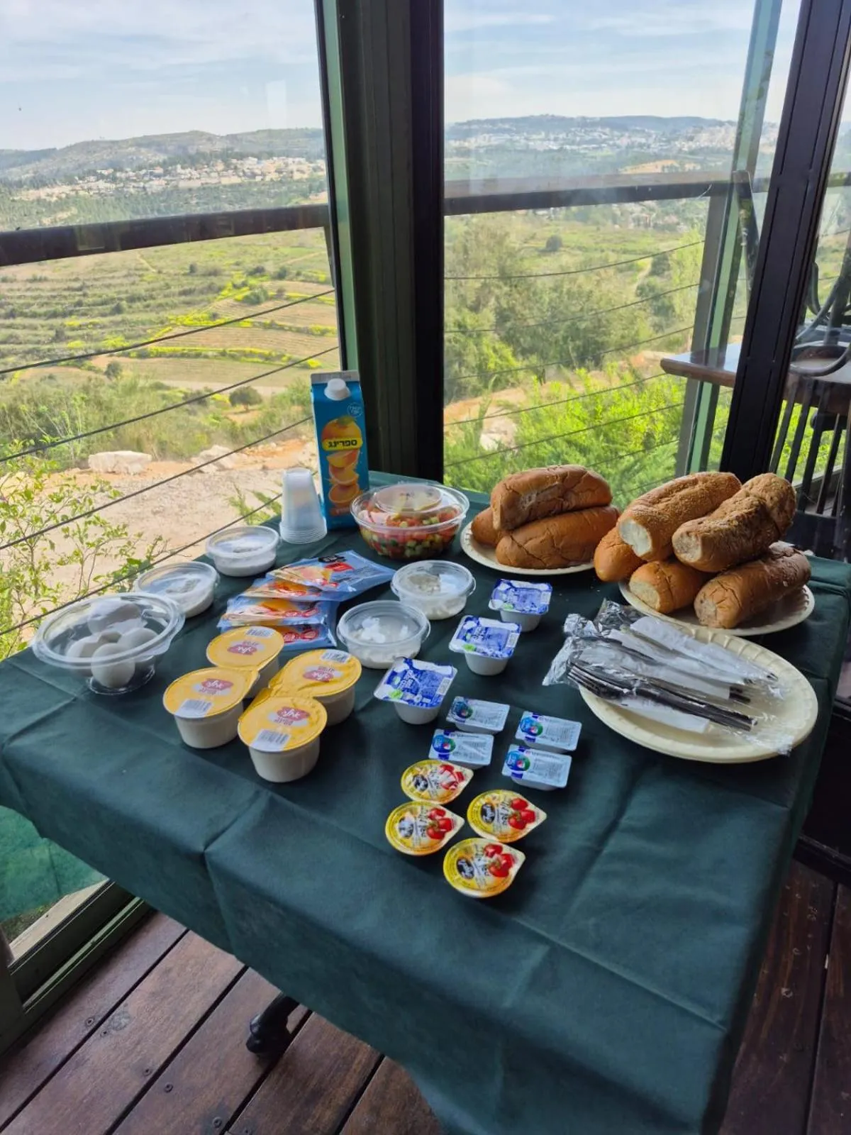 Breakfast in Shoresh Green Hills