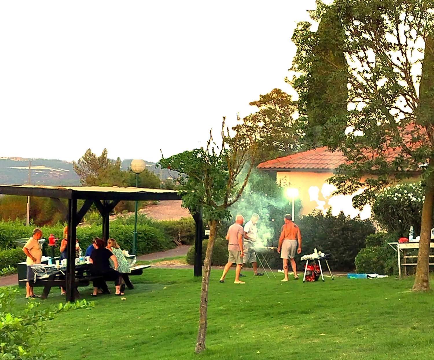 BBQ facilities in Shoresh Green Hills