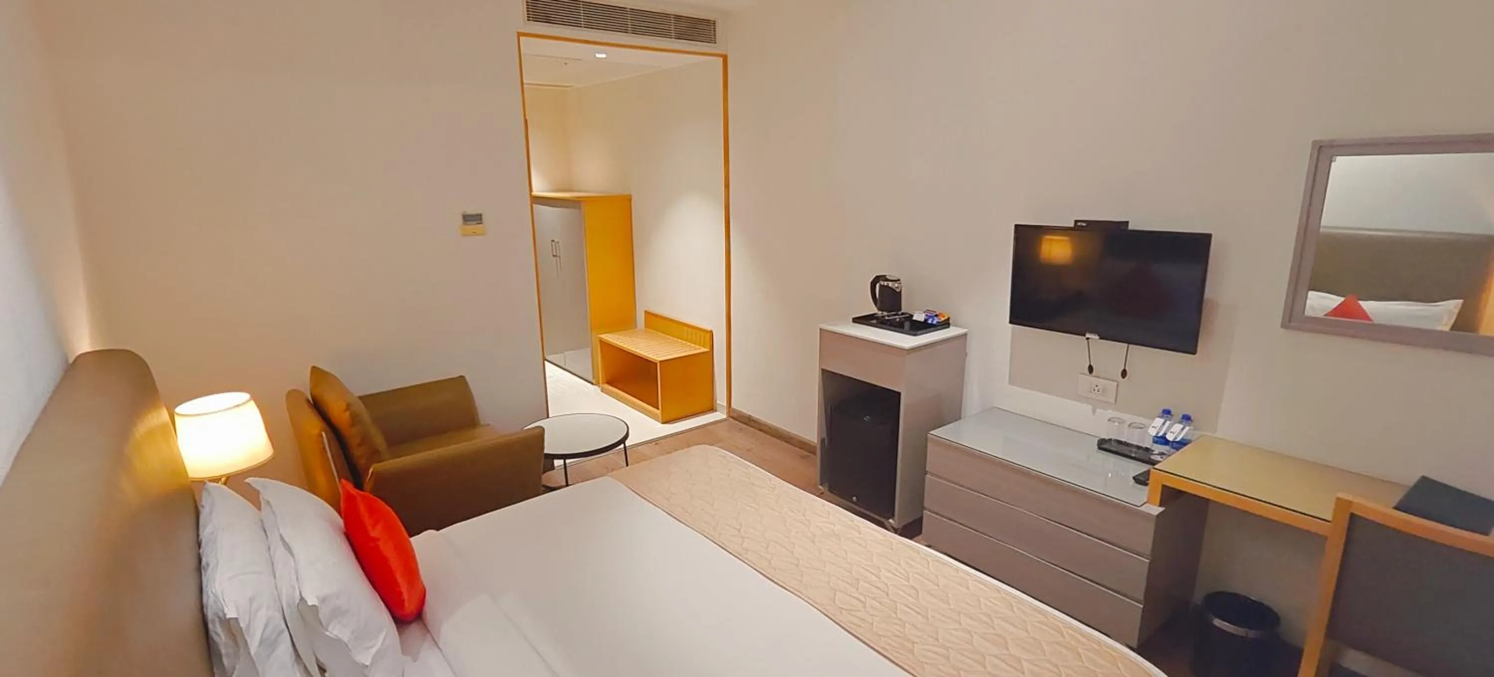 Bed in The Mayberry -A Bergamont Group of Hotels