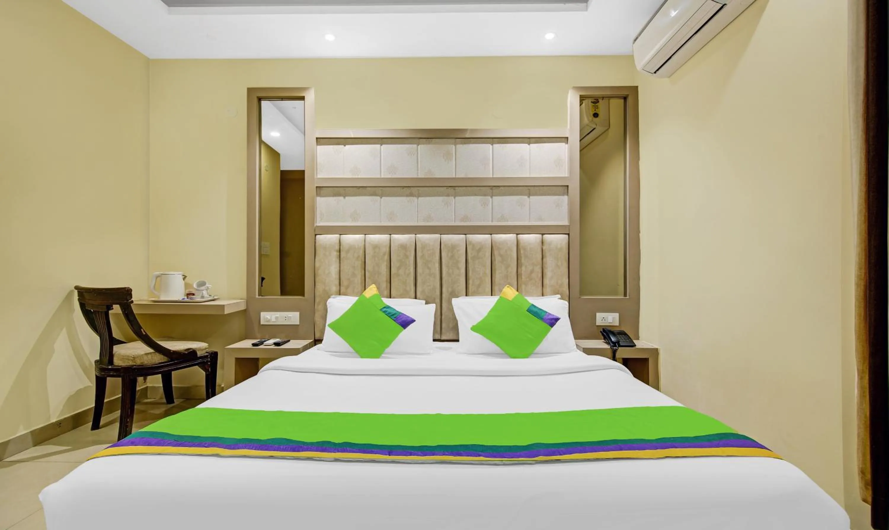 Bedroom in Itsy Hotels Amrita Raghunath Bazaar Jammu
