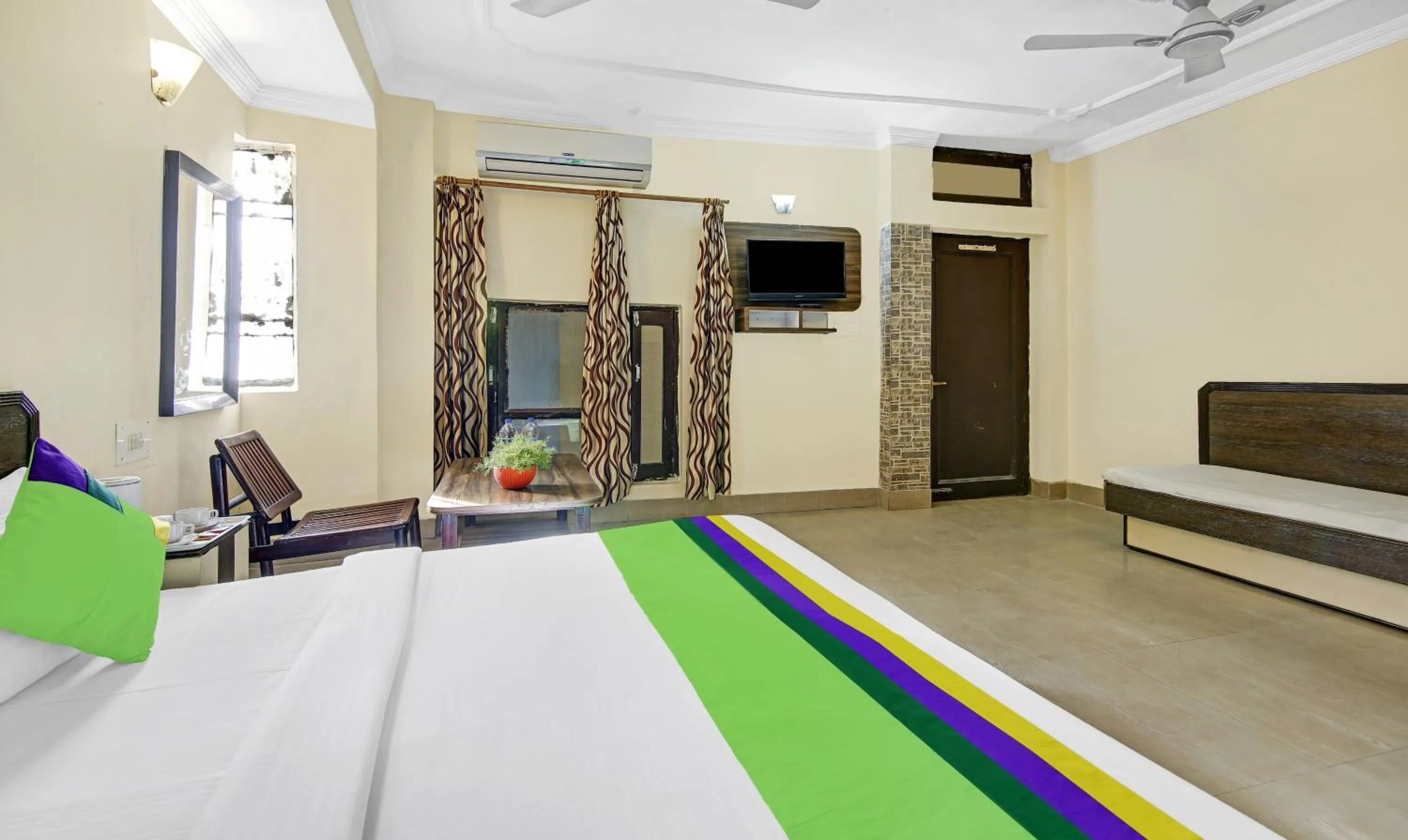 Bedroom in Itsy Hotels Amrita Raghunath Bazaar Jammu