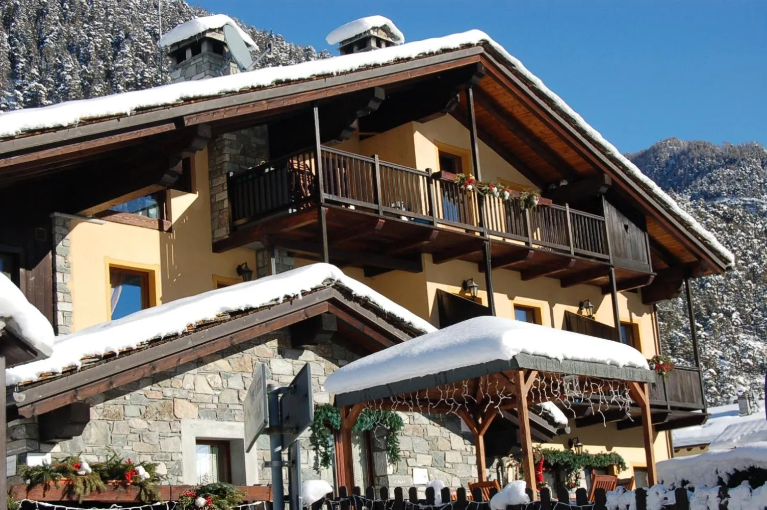 Property building in Aparthotel Foyer d'antan SUITE con caminetto hammam o vasca idromassaggio