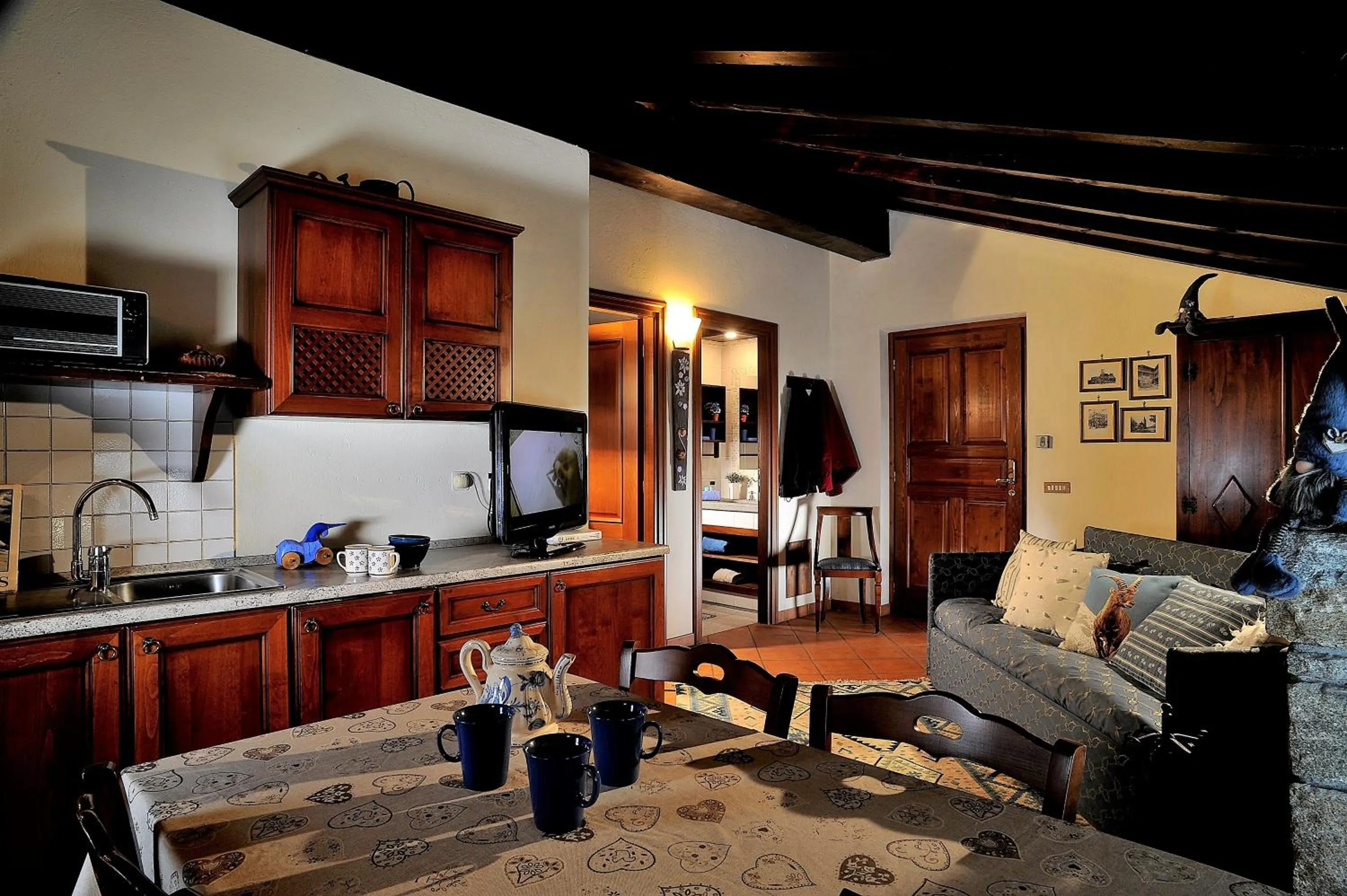 Dining area in Aparthotel Foyer d'antan SUITE con caminetto hammam o vasca idromassaggio