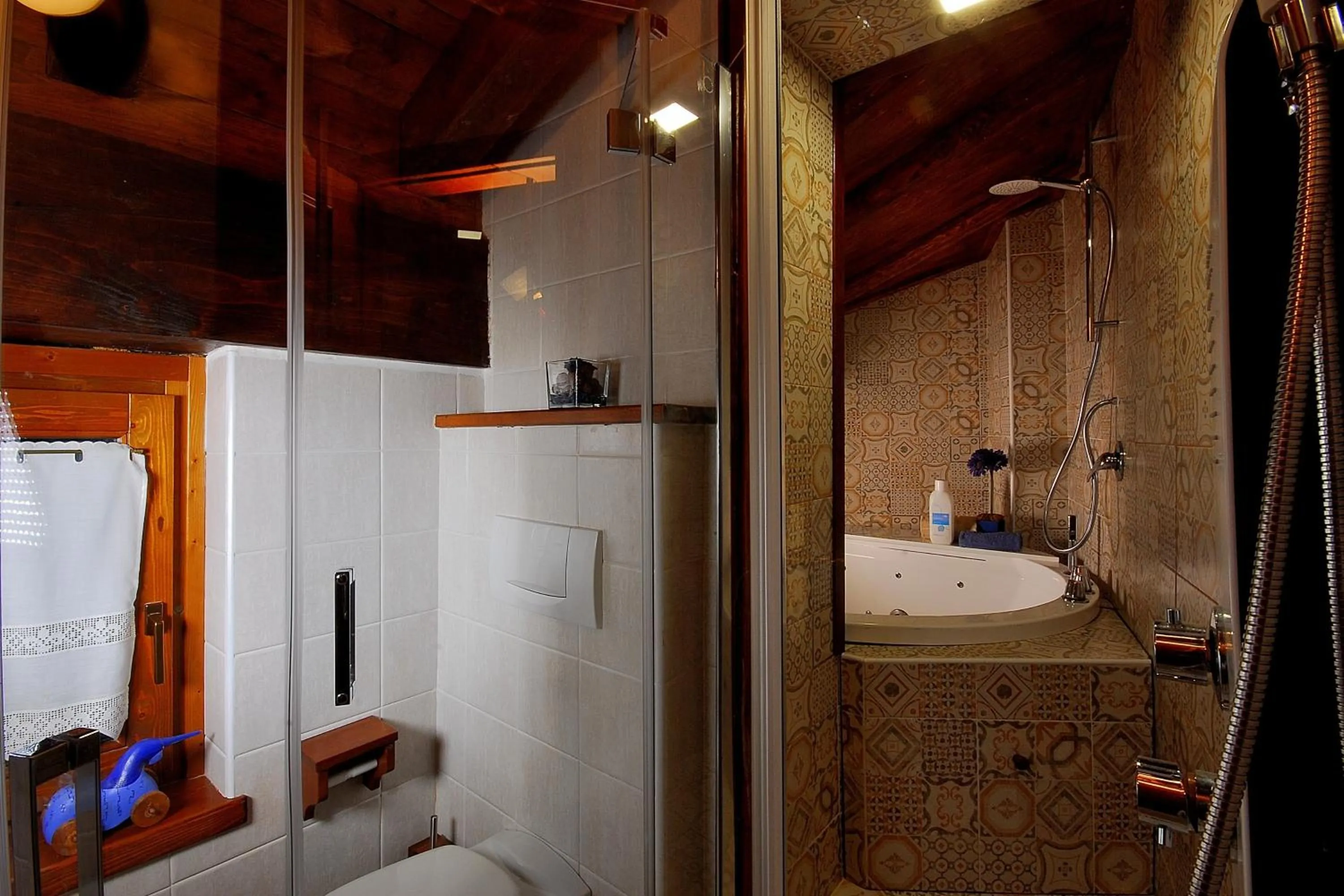 Hot Tub in Aparthotel Foyer d'antan SUITE con caminetto hammam o vasca idromassaggio