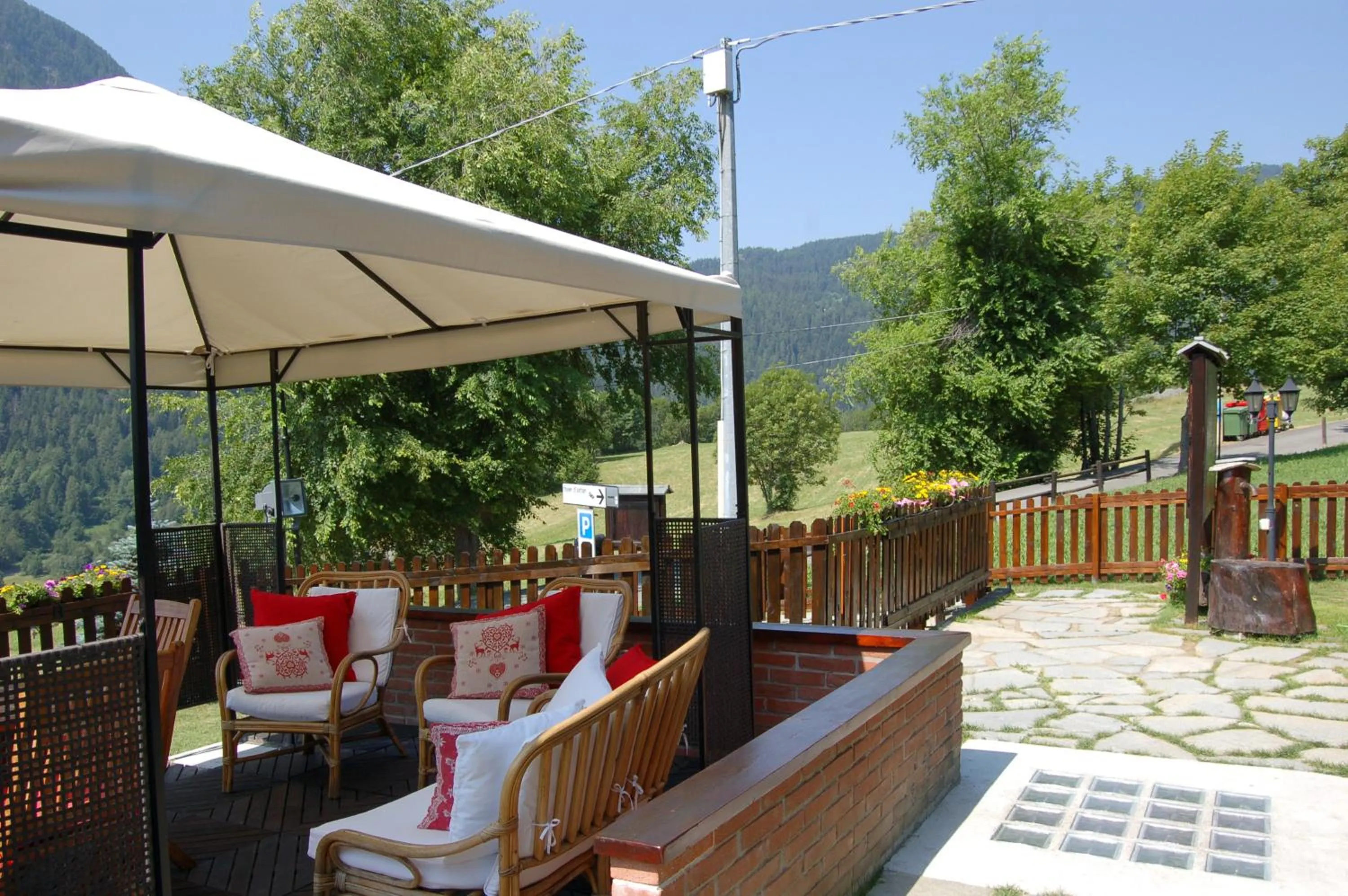 Balcony/Terrace in Aparthotel Foyer d'antan SUITE con caminetto hammam o vasca idromassaggio