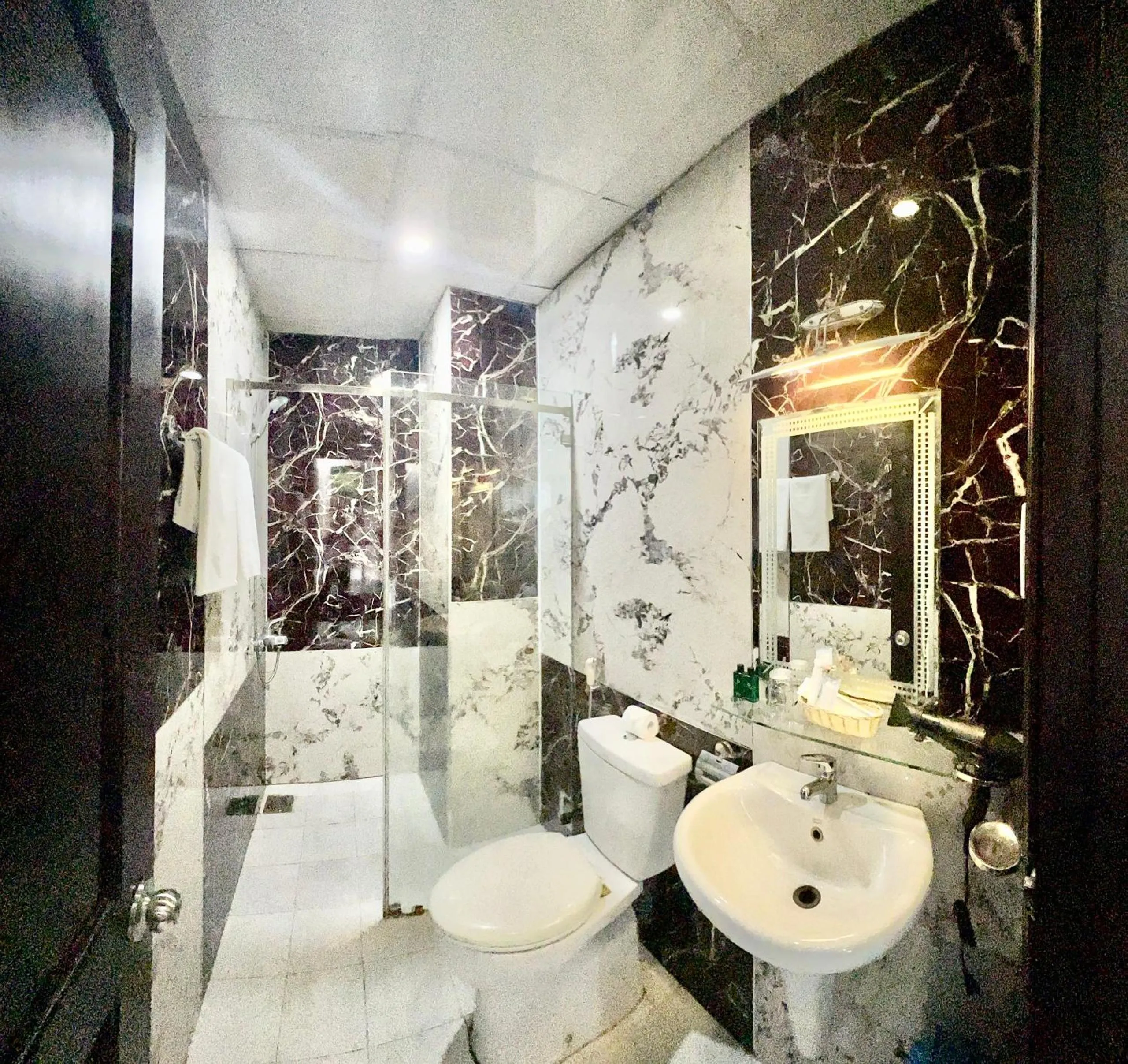 DDA Hotel District 1- Bùi Viện-Đề Thám Walking Street