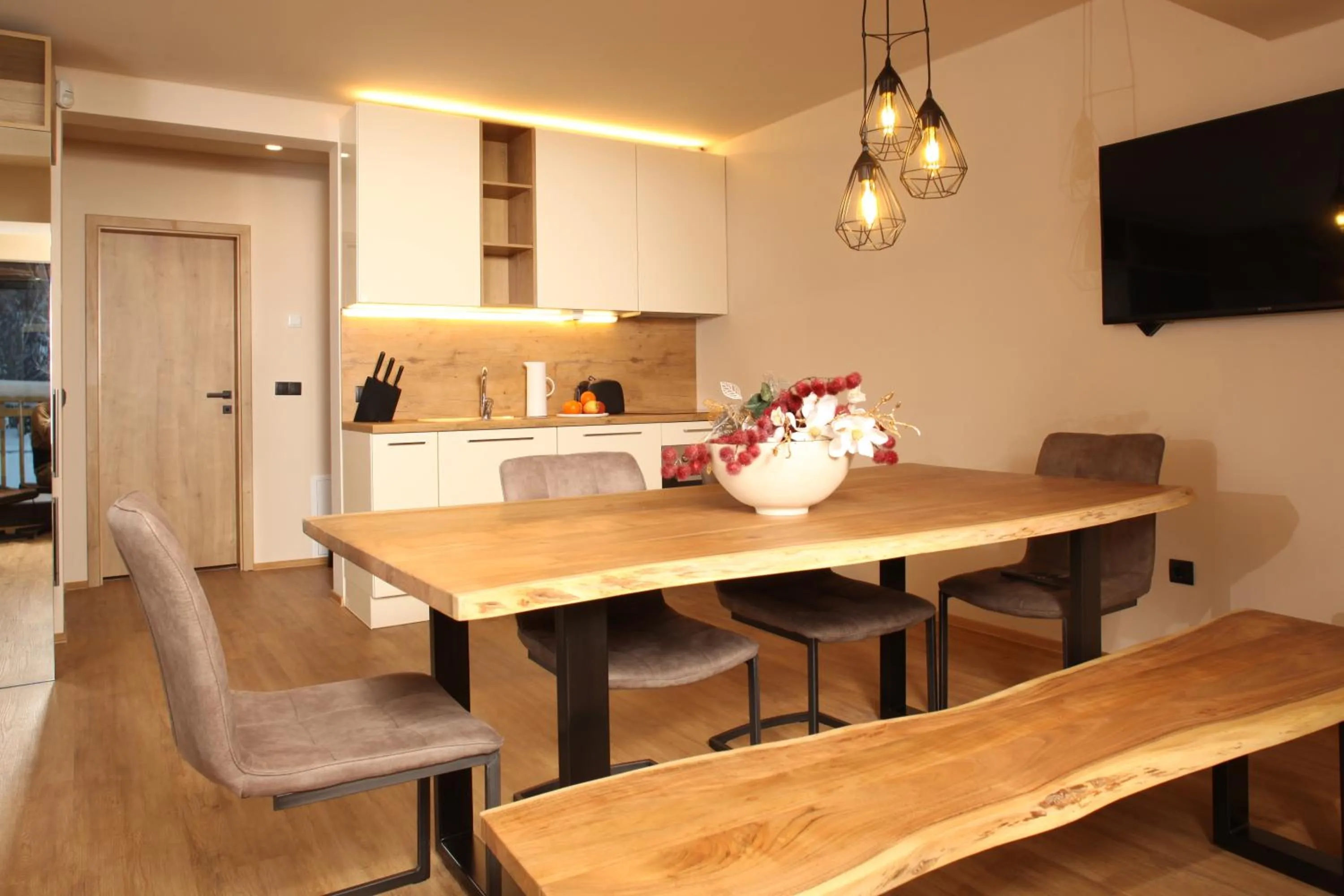 Kitchen or kitchenette in JASNA NATUR Resort by the lake