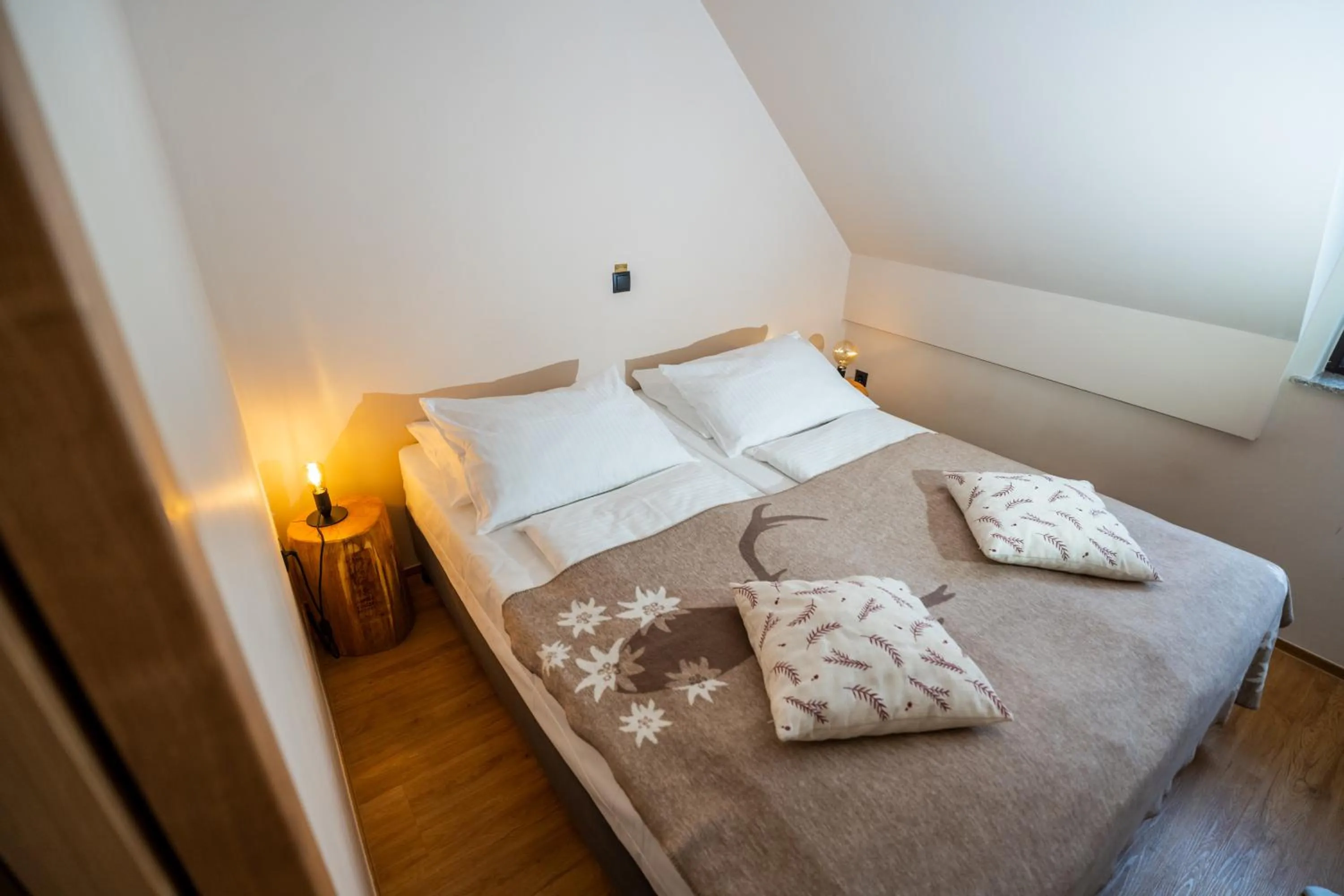 Bed in JASNA NATUR Resort by the lake