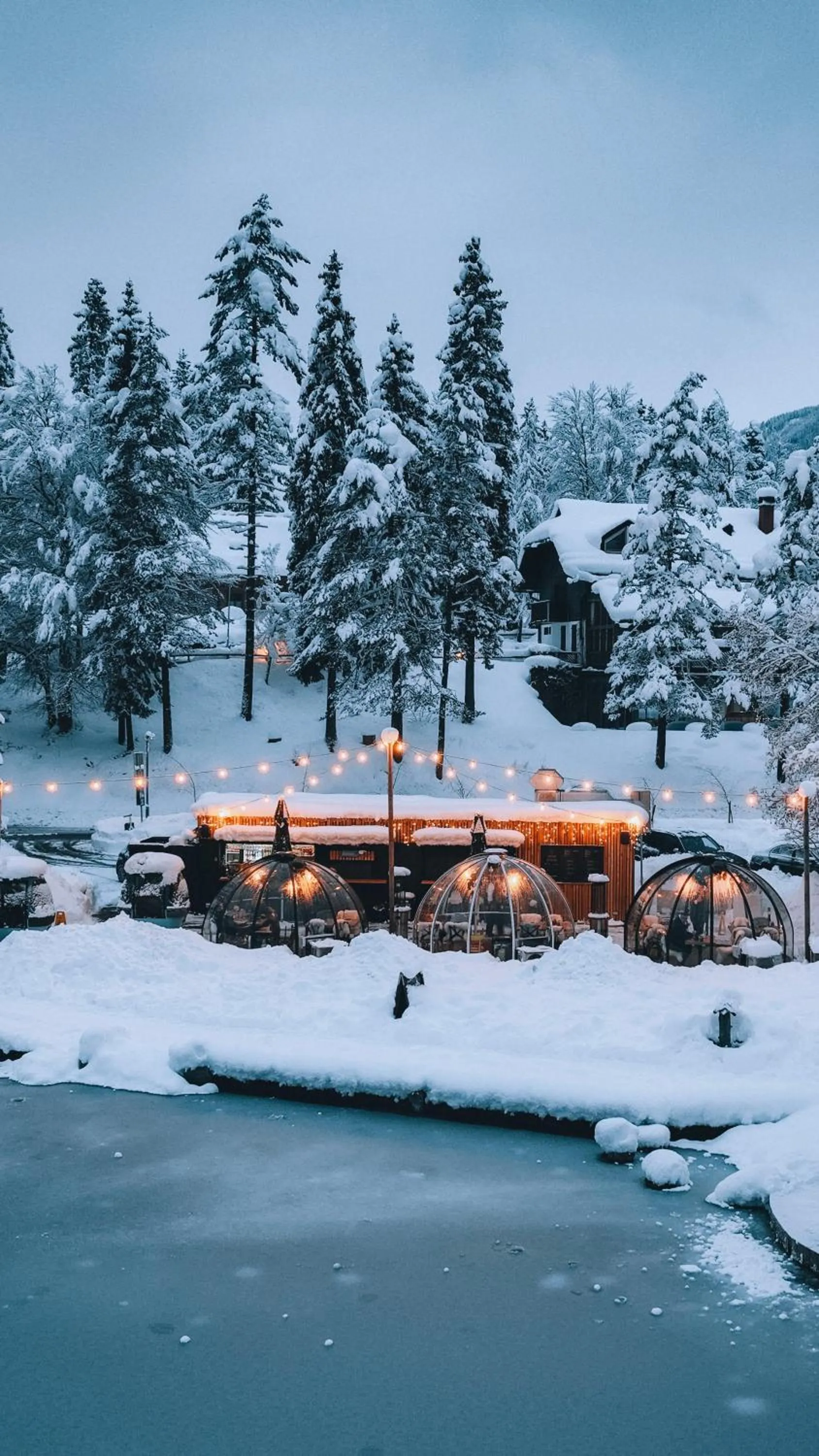 Restaurant/places to eat in JASNA NATUR Resort by the lake