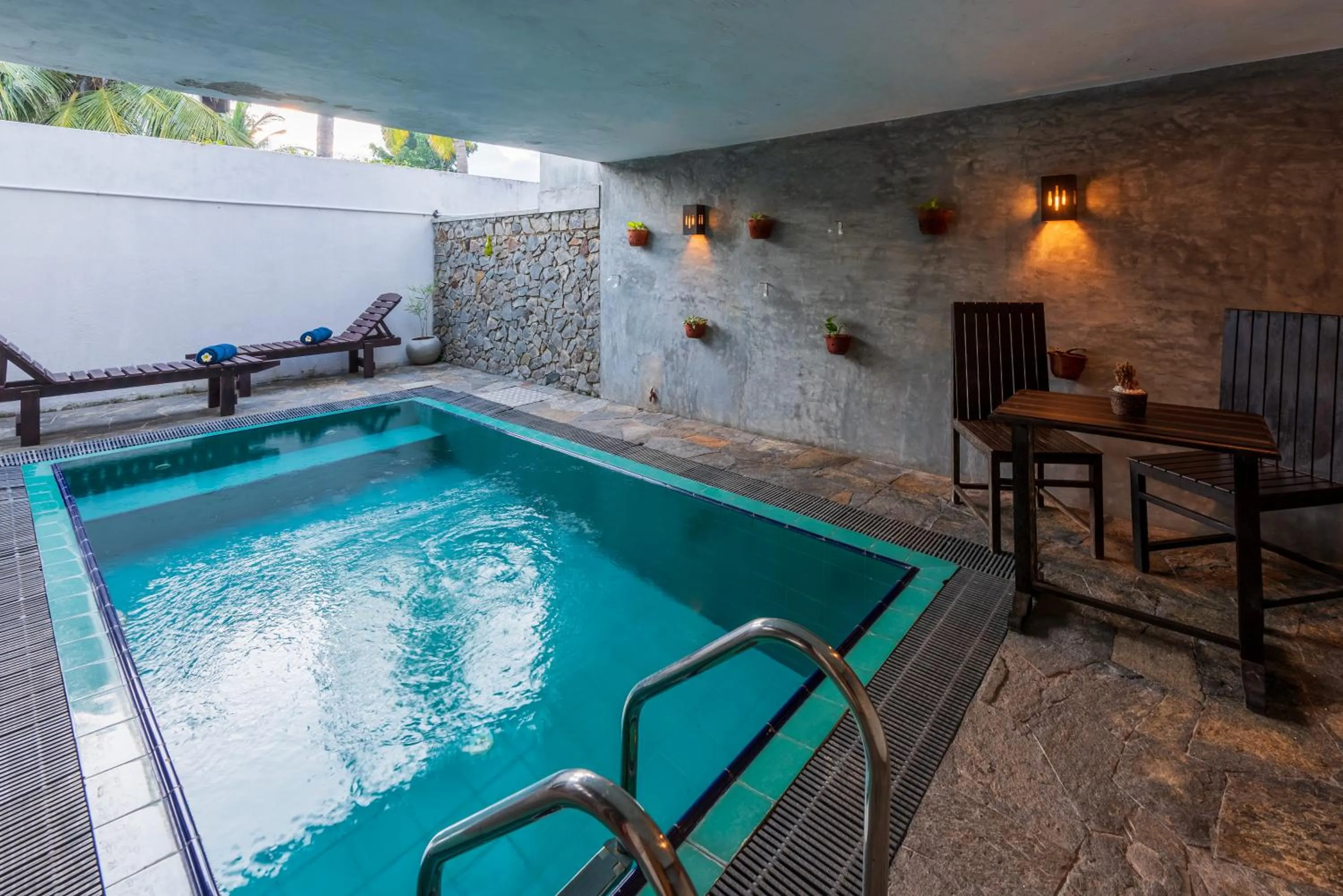 Swimming pool in Anama by Queens Mount