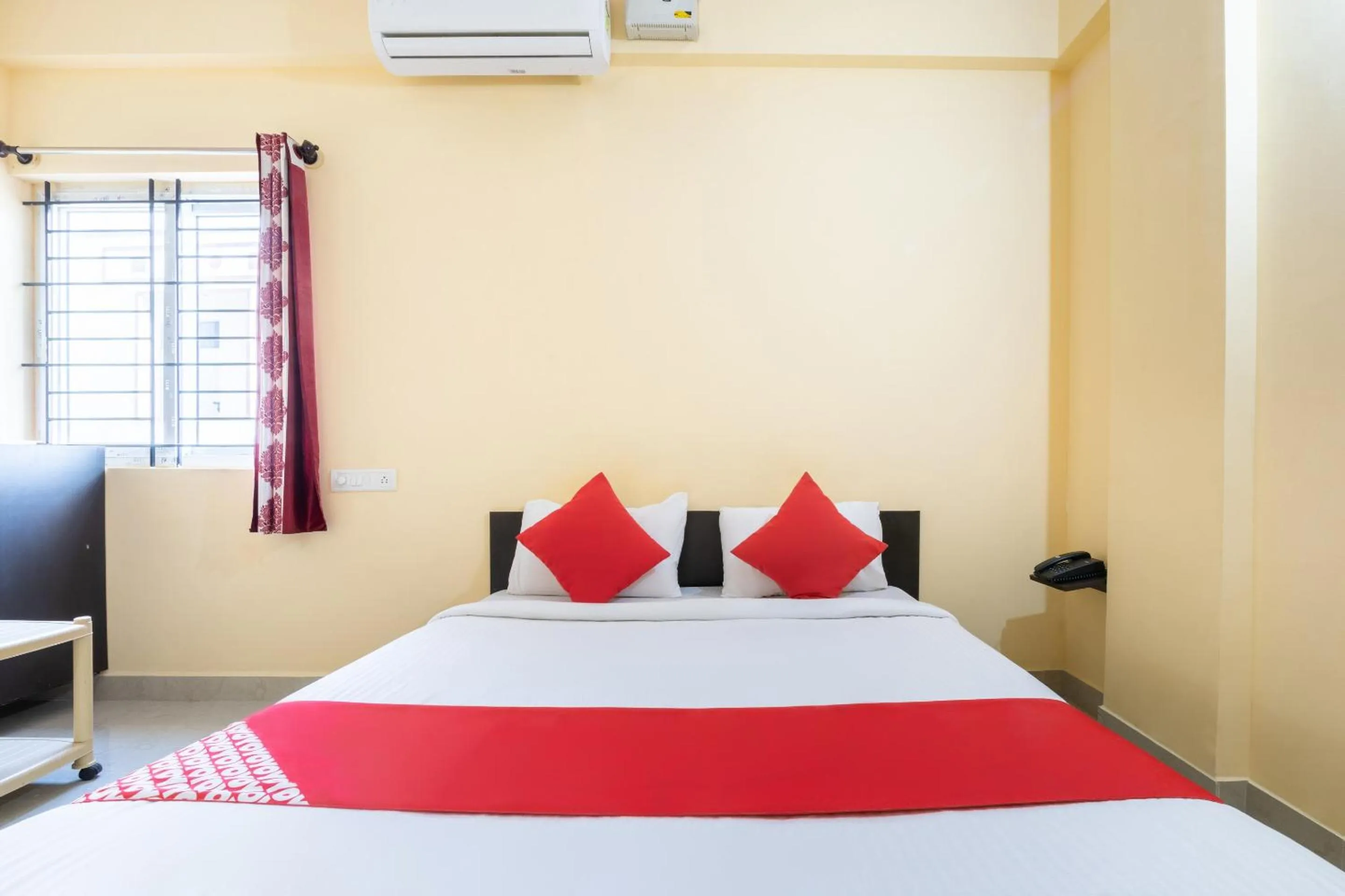 Bedroom, Bed in Hotel O Ashrey Comforts