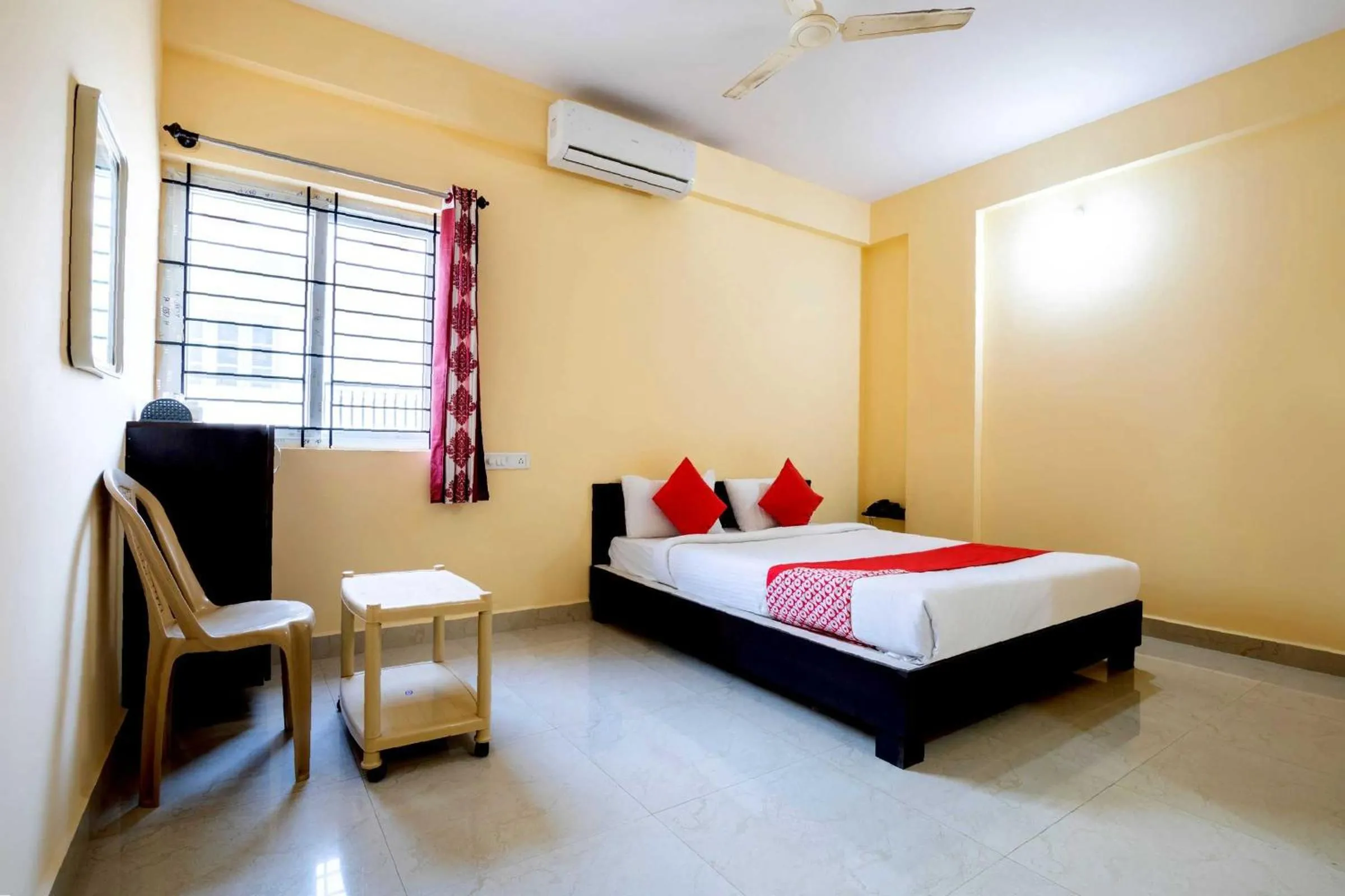 Bedroom, Bed in Hotel O Ashrey Comforts