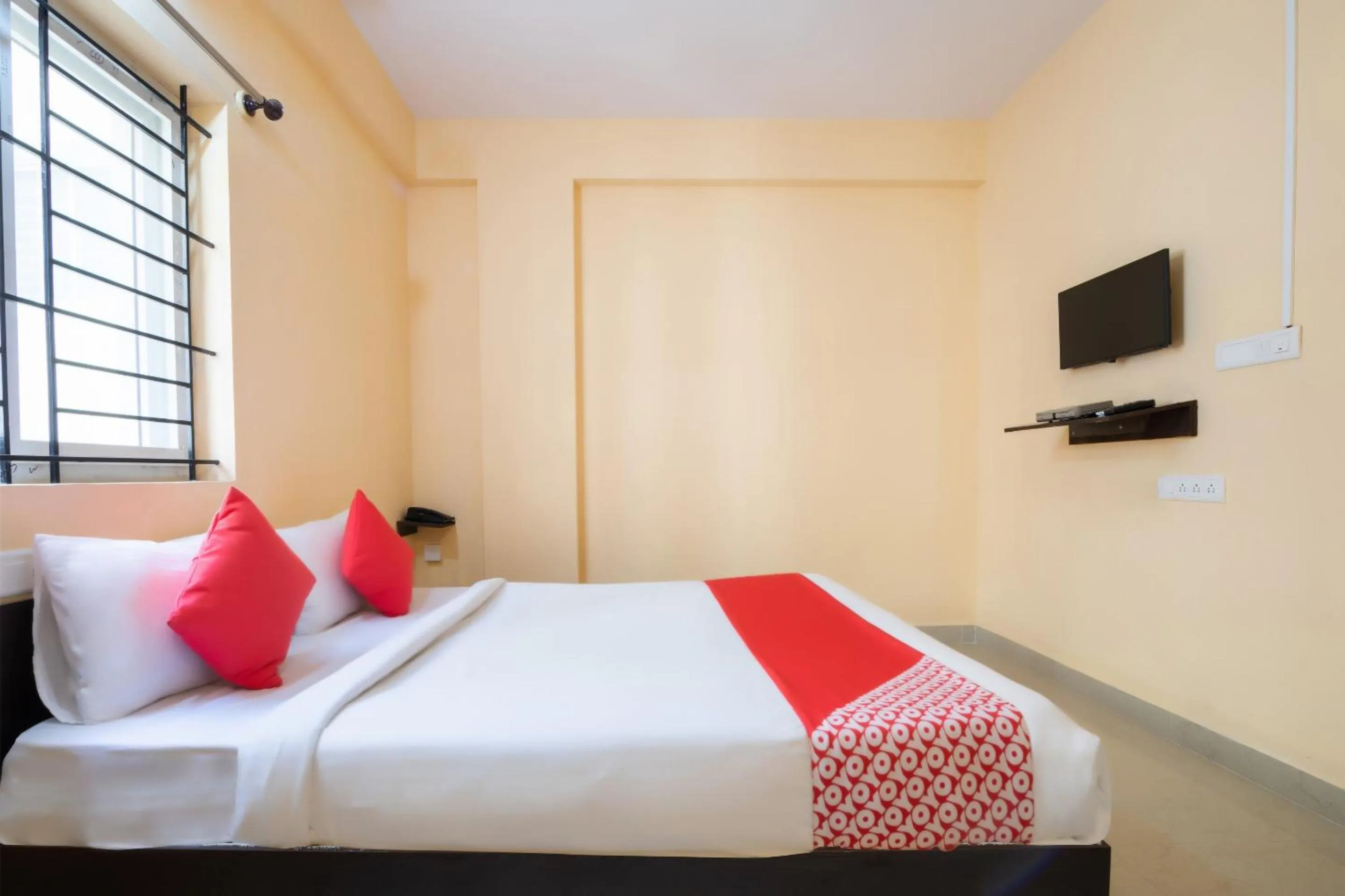 Bedroom, Bed in Hotel O Ashrey Comforts