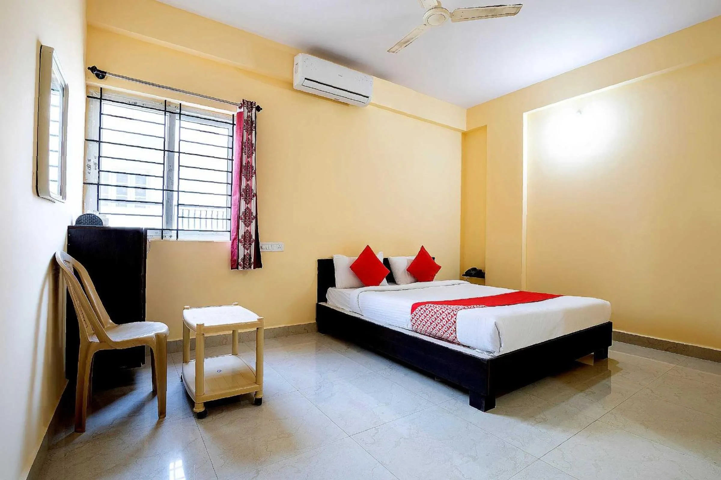 Bedroom, Bed in Hotel O Ashrey Comforts