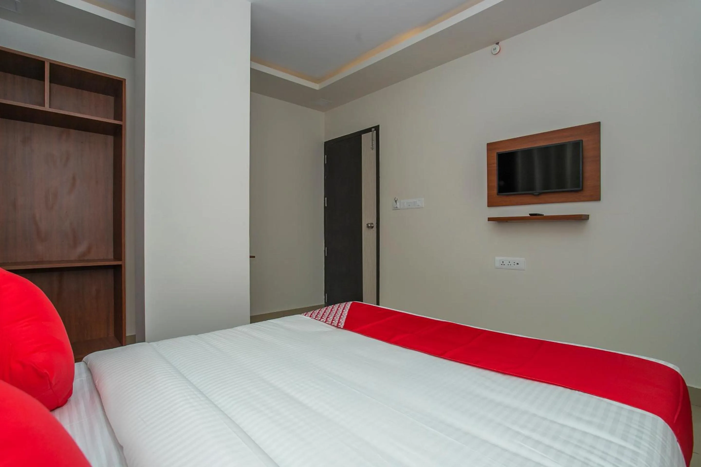 Bedroom, Bed in Hotel O Varcity Phi Premium Pavilion ,Above HDFC Bank ,Near Anjaneya Temple Madiwala, Hosur Main r