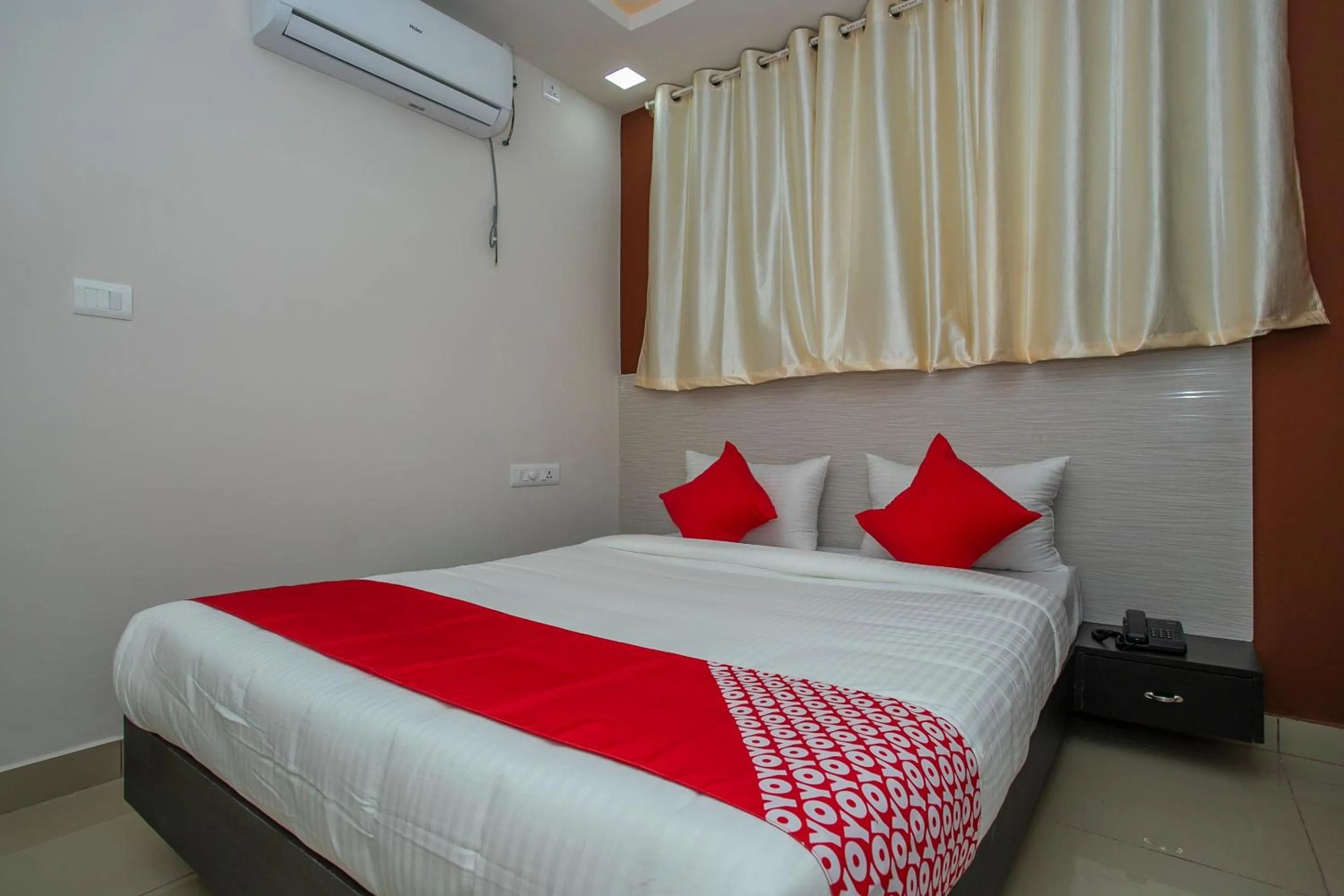 Bedroom, Bed in Hotel O Varcity Phi Premium Pavilion ,Above HDFC Bank ,Near Anjaneya Temple Madiwala, Hosur Main r