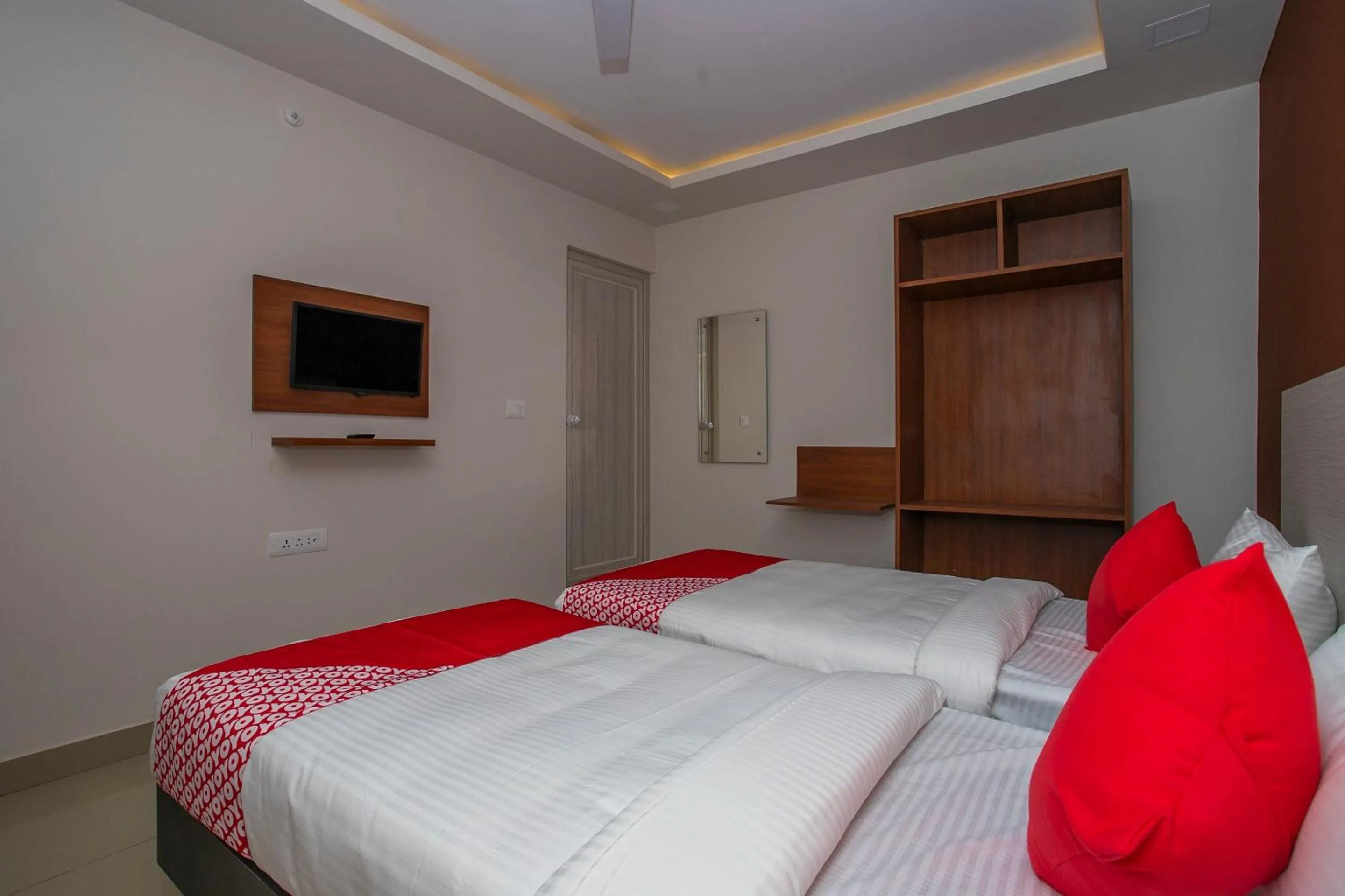 Bedroom, Bed in Hotel O Varcity Phi Premium Pavilion ,Above HDFC Bank ,Near Anjaneya Temple Madiwala, Hosur Main r