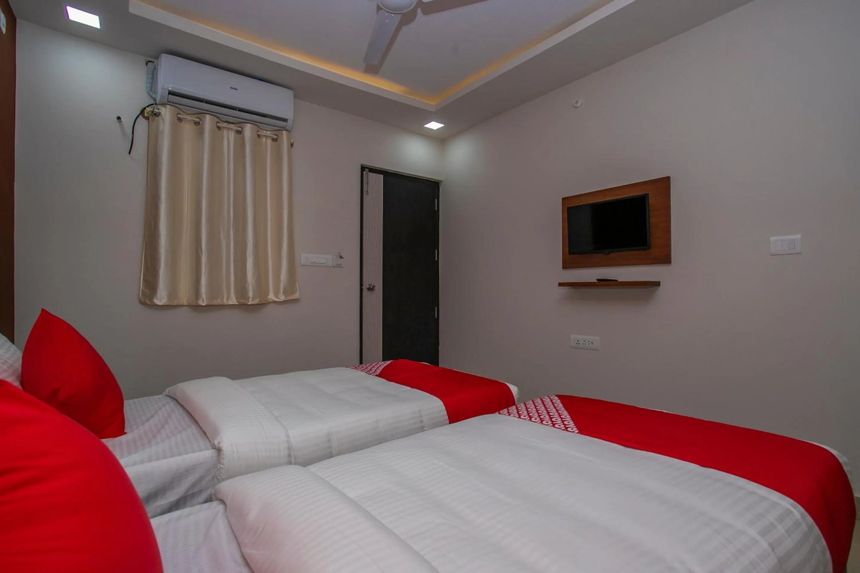Bedroom, Bed in Hotel O Varcity Phi Premium Pavilion ,Above HDFC Bank ,Near Anjaneya Temple Madiwala, Hosur Main r