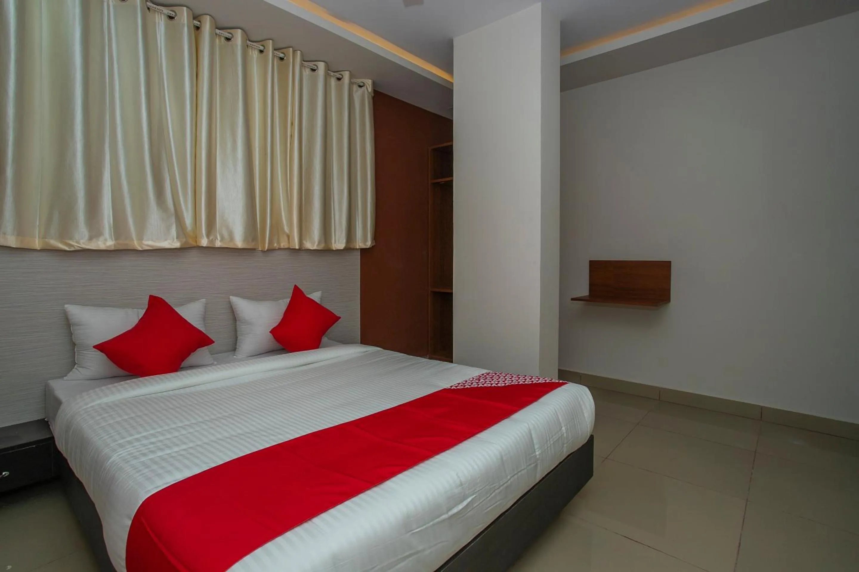 Bedroom, Bed in Hotel O Varcity Phi Premium Pavilion ,Above HDFC Bank ,Near Anjaneya Temple Madiwala, Hosur Main r