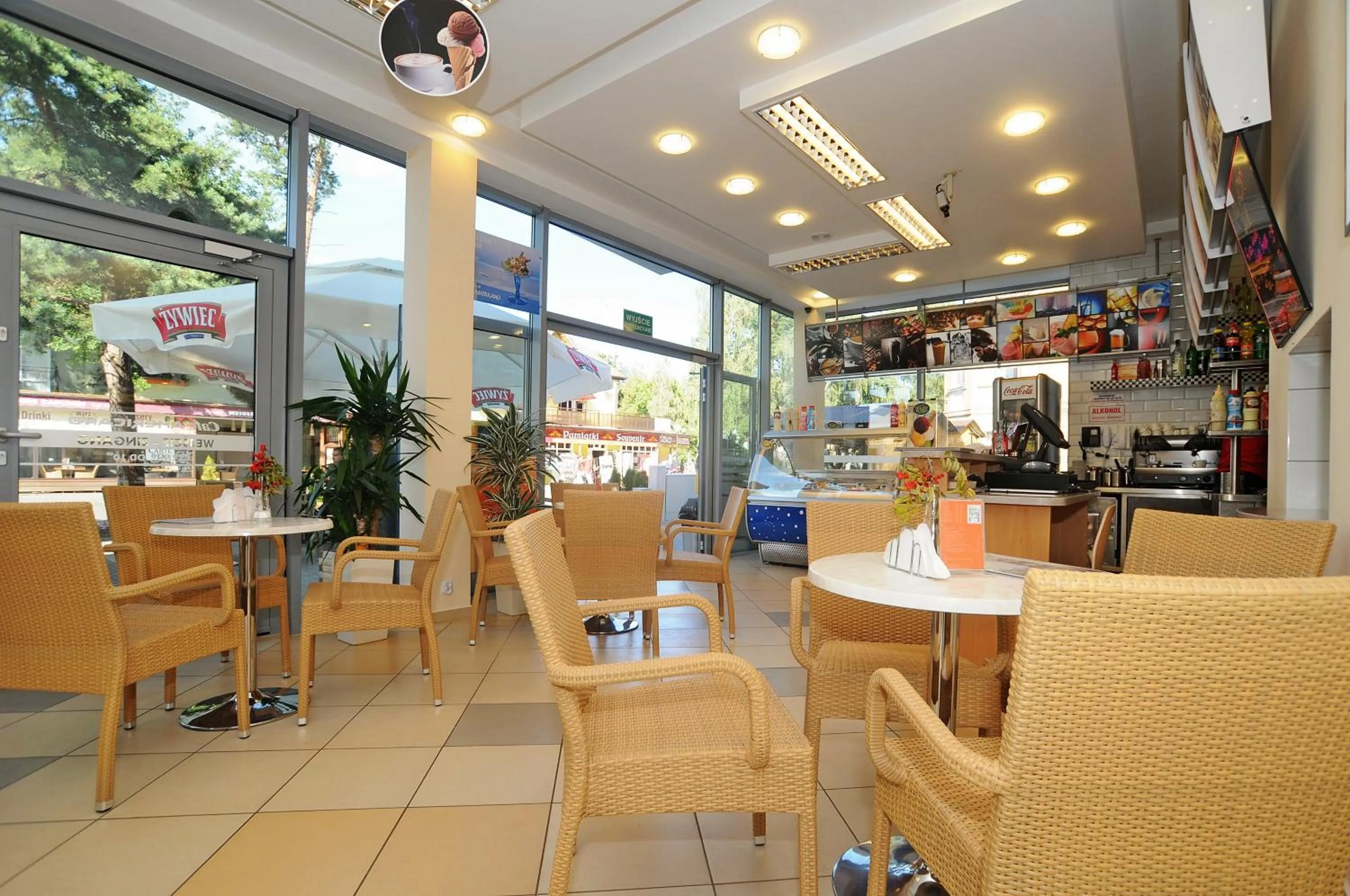 Restaurant/places to eat in Americano