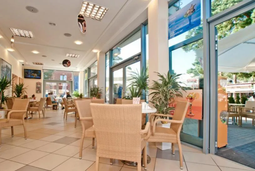 Restaurant/places to eat in Americano
