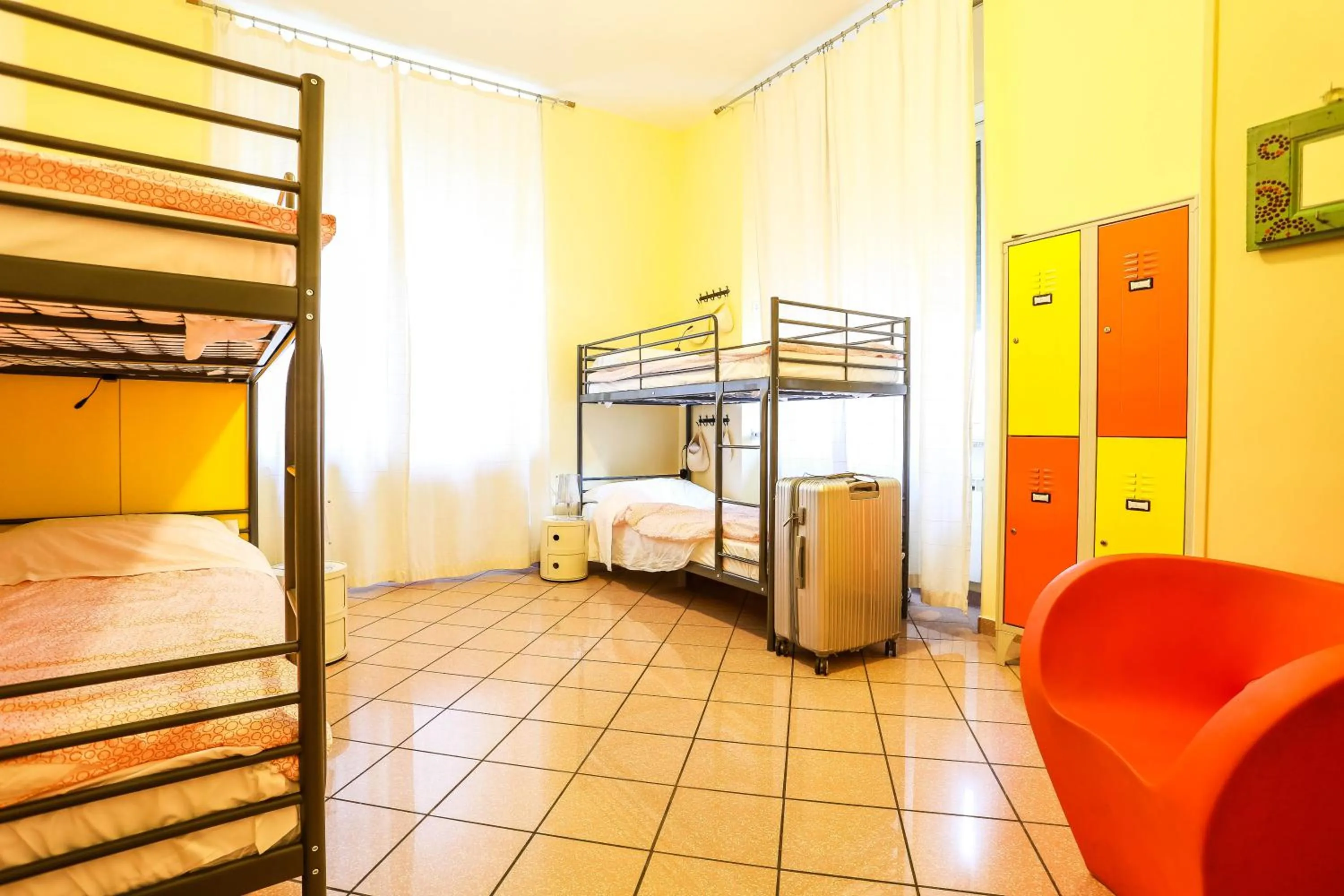 bunk bed, Bed in The Beehive Hostel