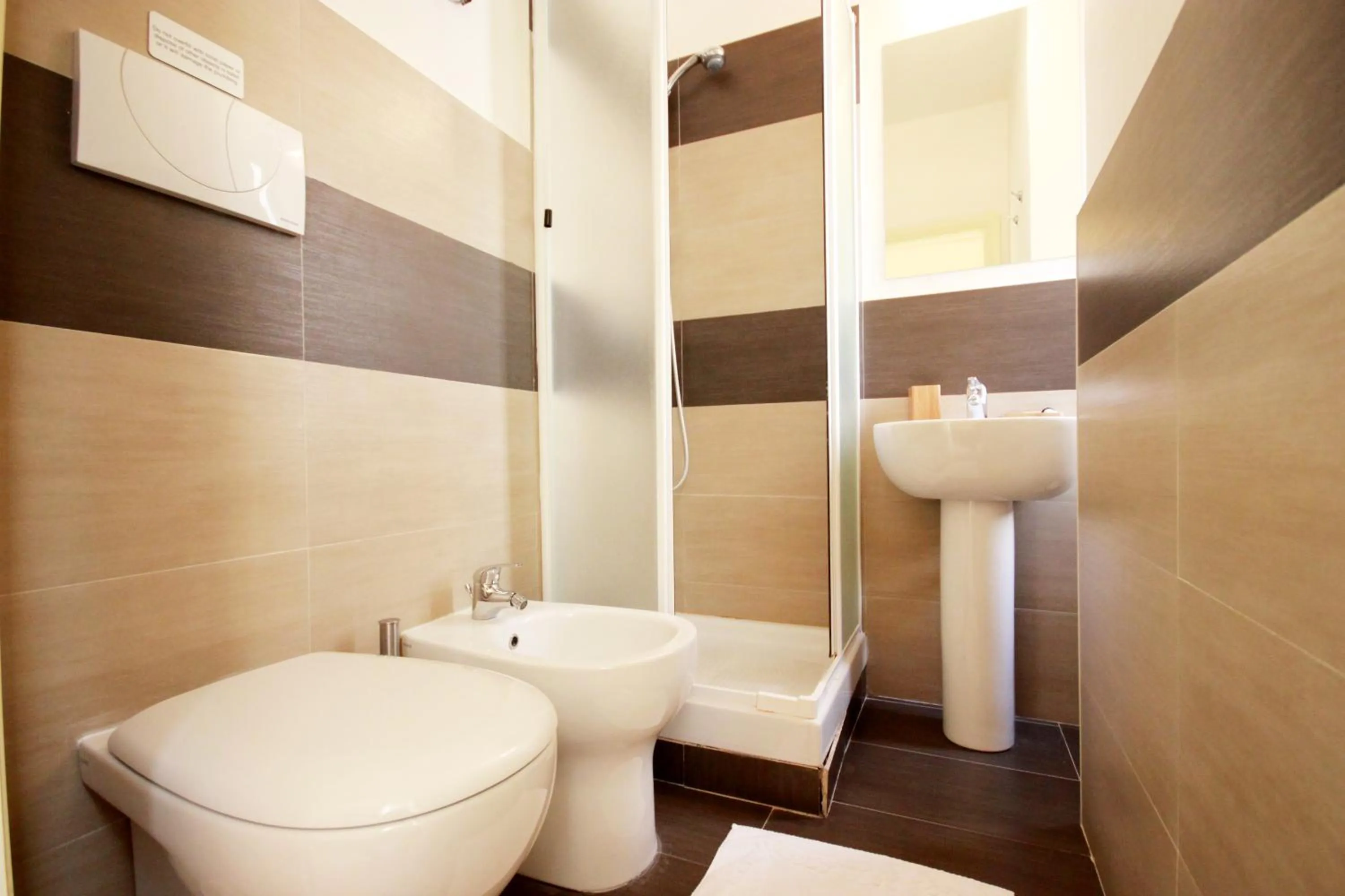 Bathroom in The Beehive Hostel