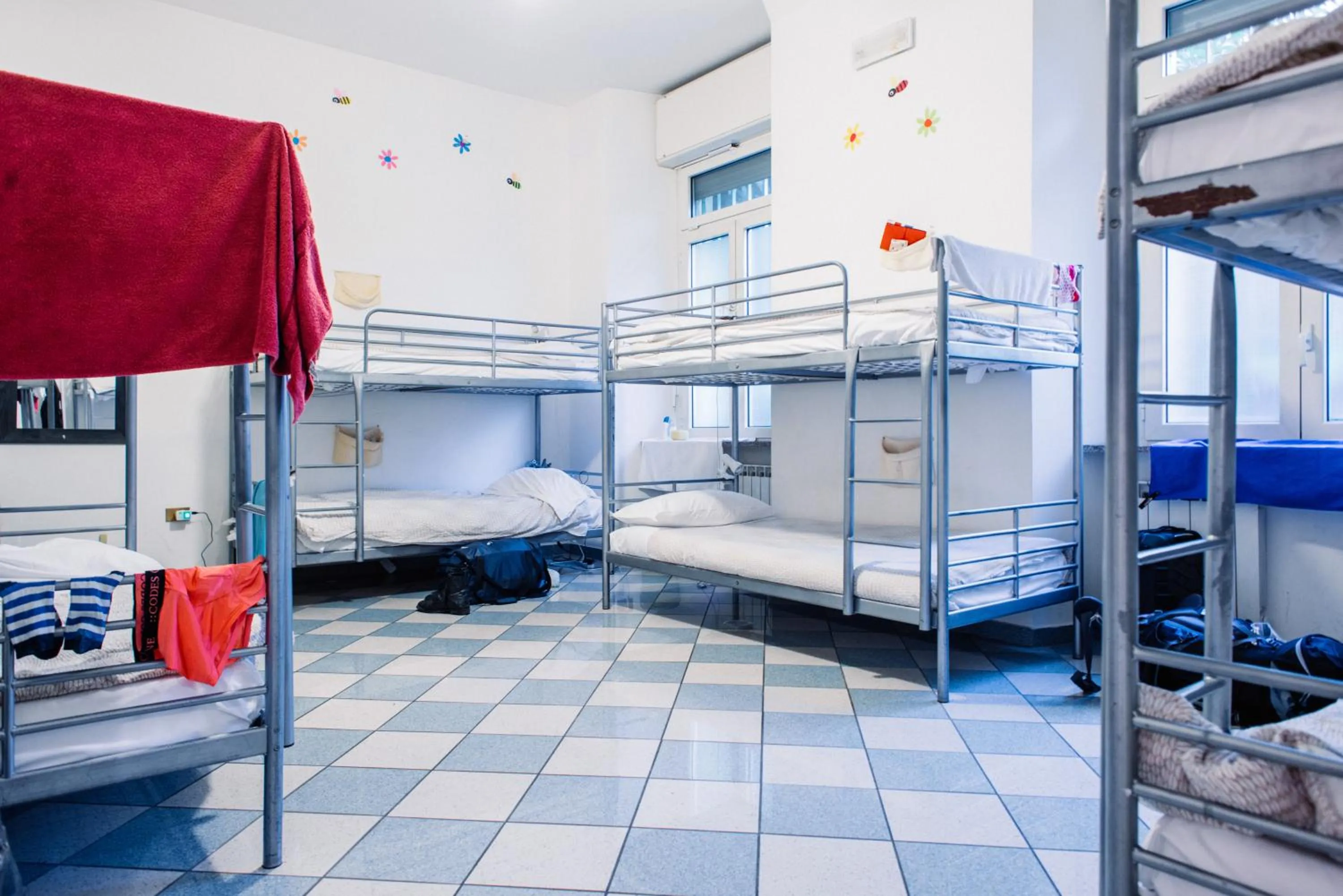 bunk bed, Bed in The Beehive Hostel