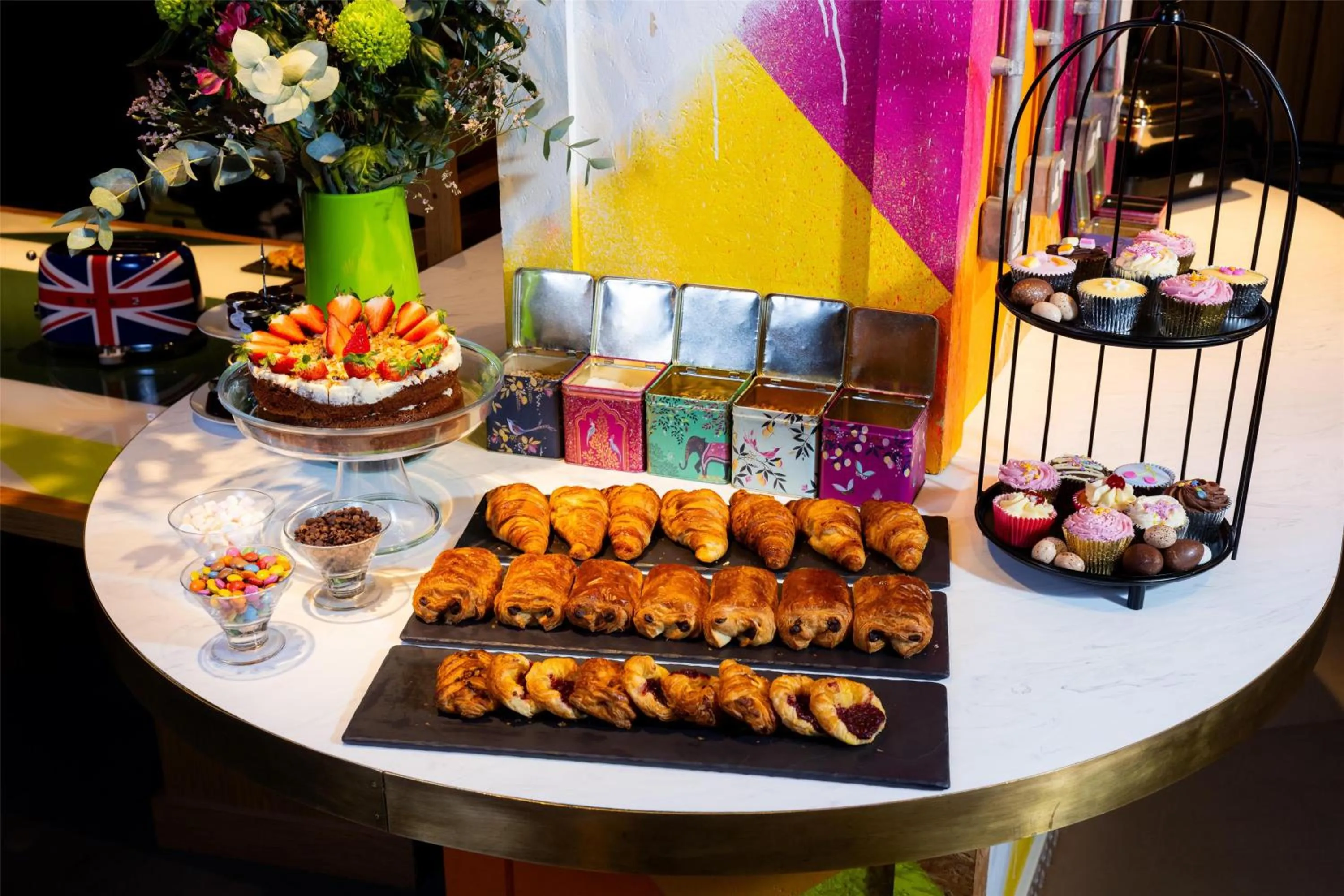 Restaurant/places to eat in nhow London