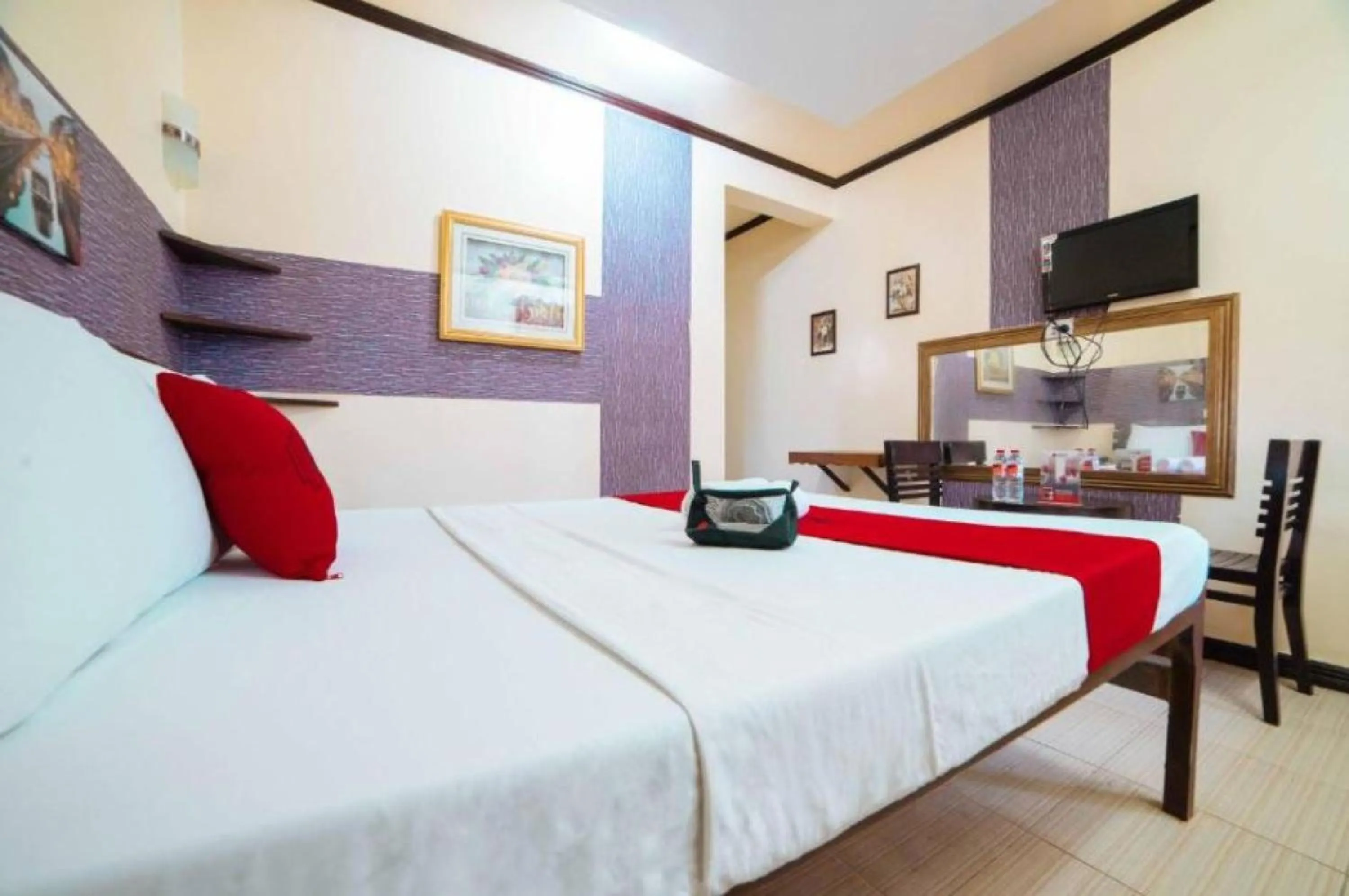TV and multimedia, Bed in RedDoorz at Tagaytay Road