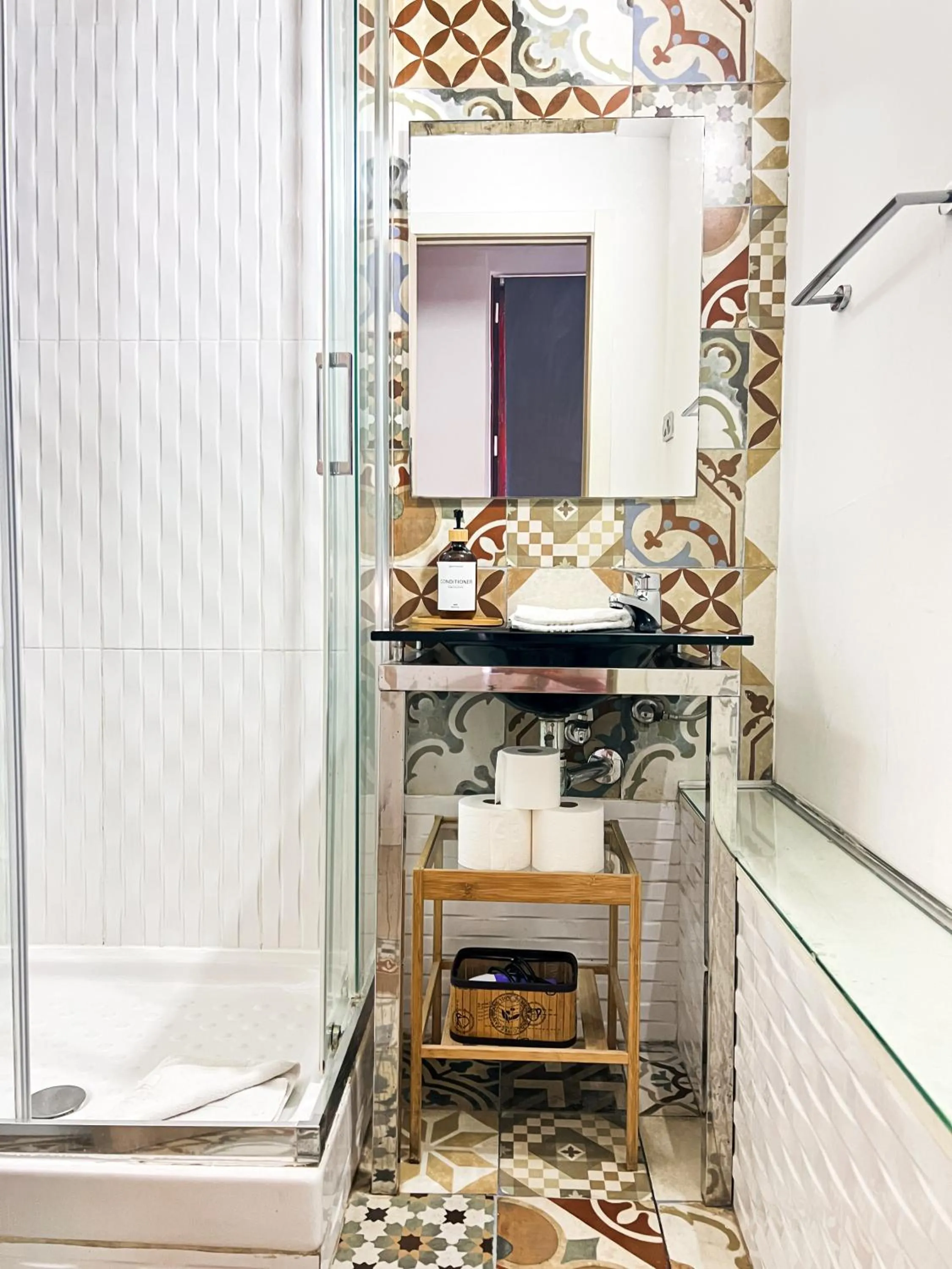 Bathroom in Happy Apartments Valencia