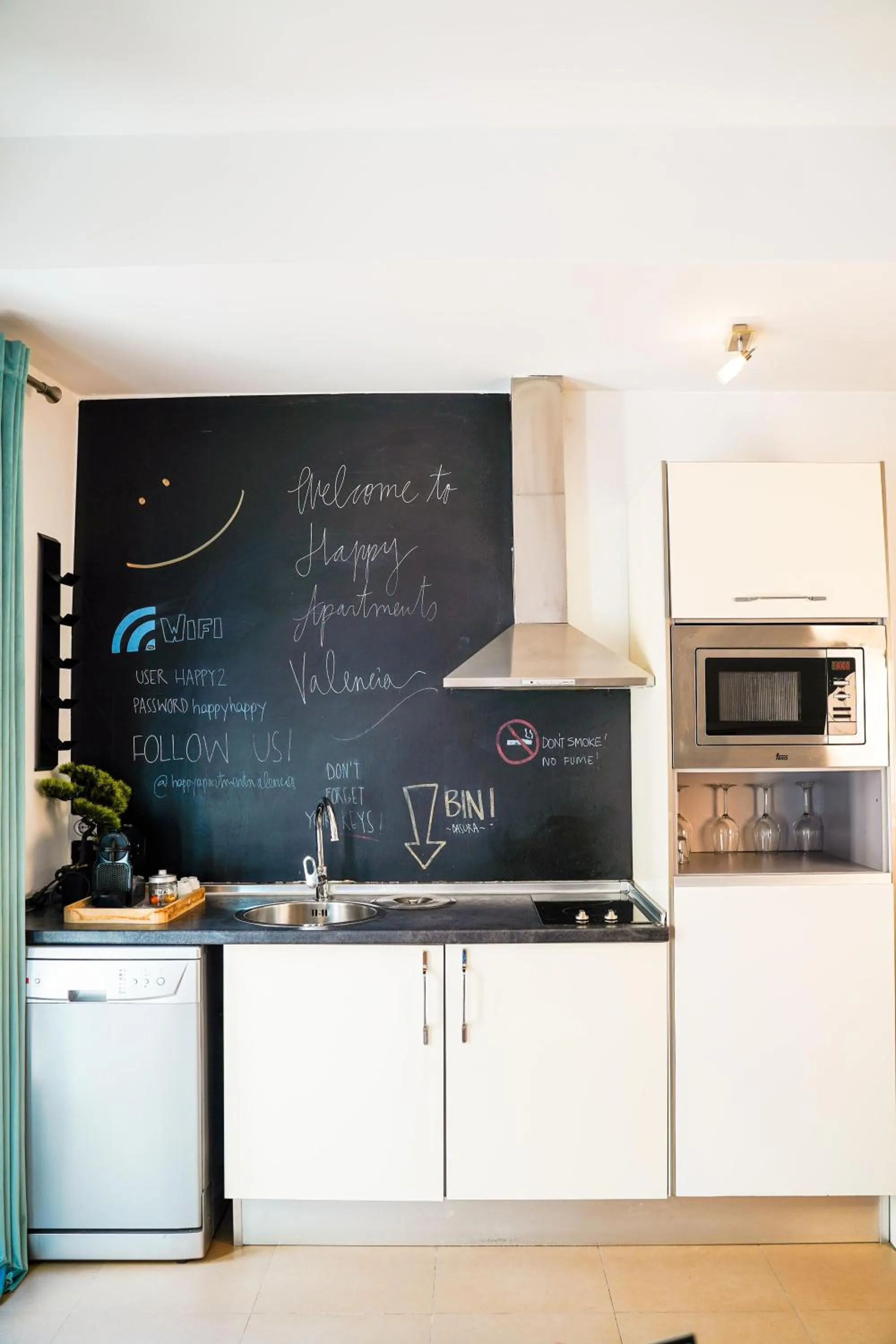 kitchen in Happy Apartments Valencia