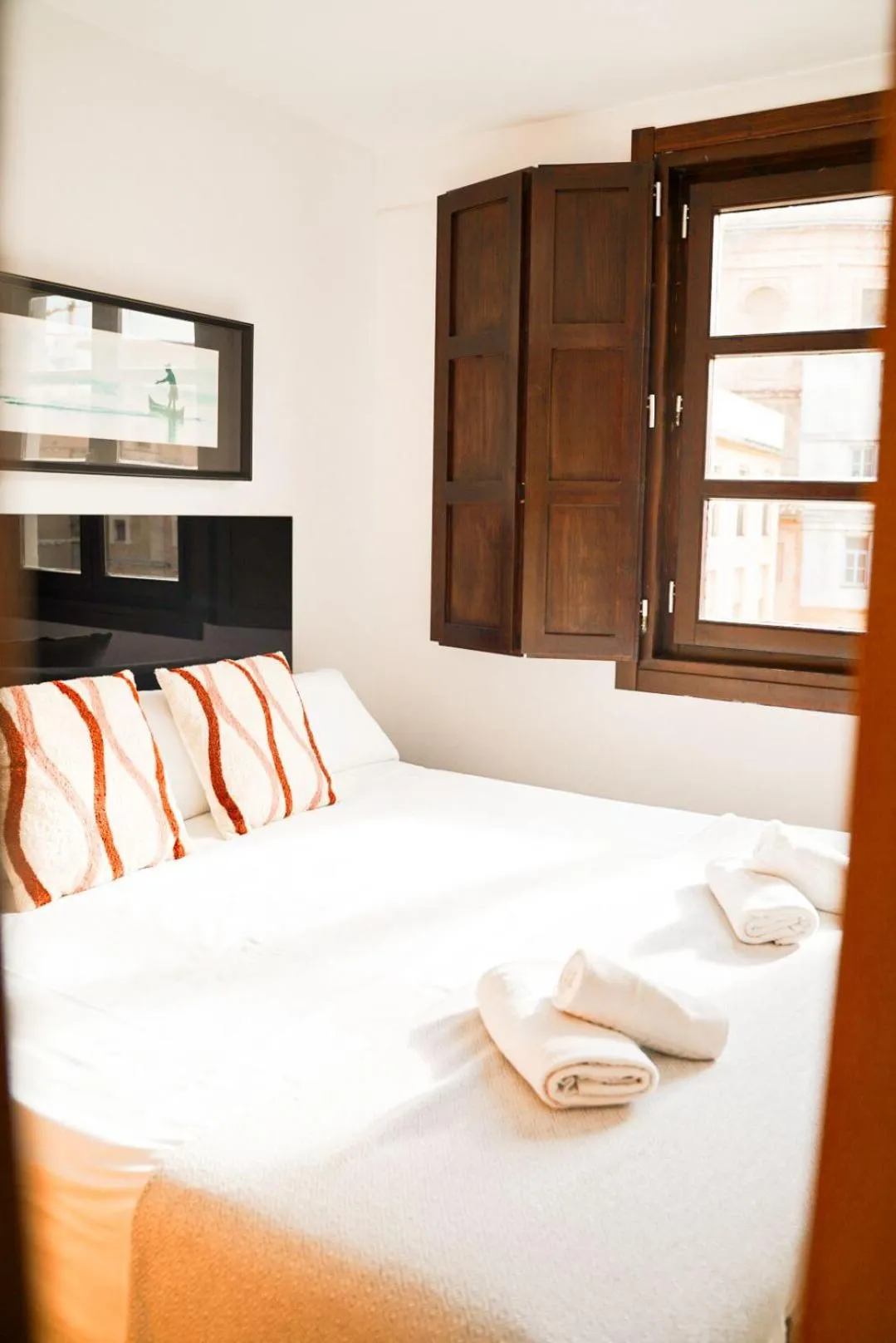 Bedroom, Bed in Happy Apartments Valencia