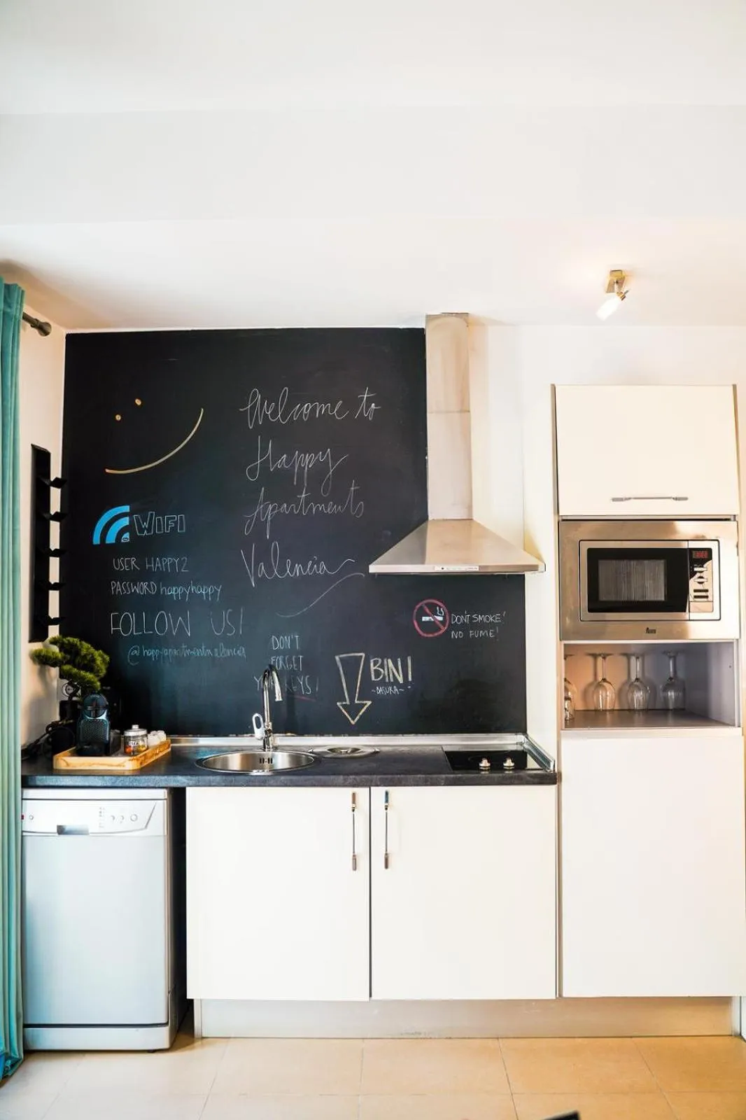 kitchen in Happy Apartments Valencia