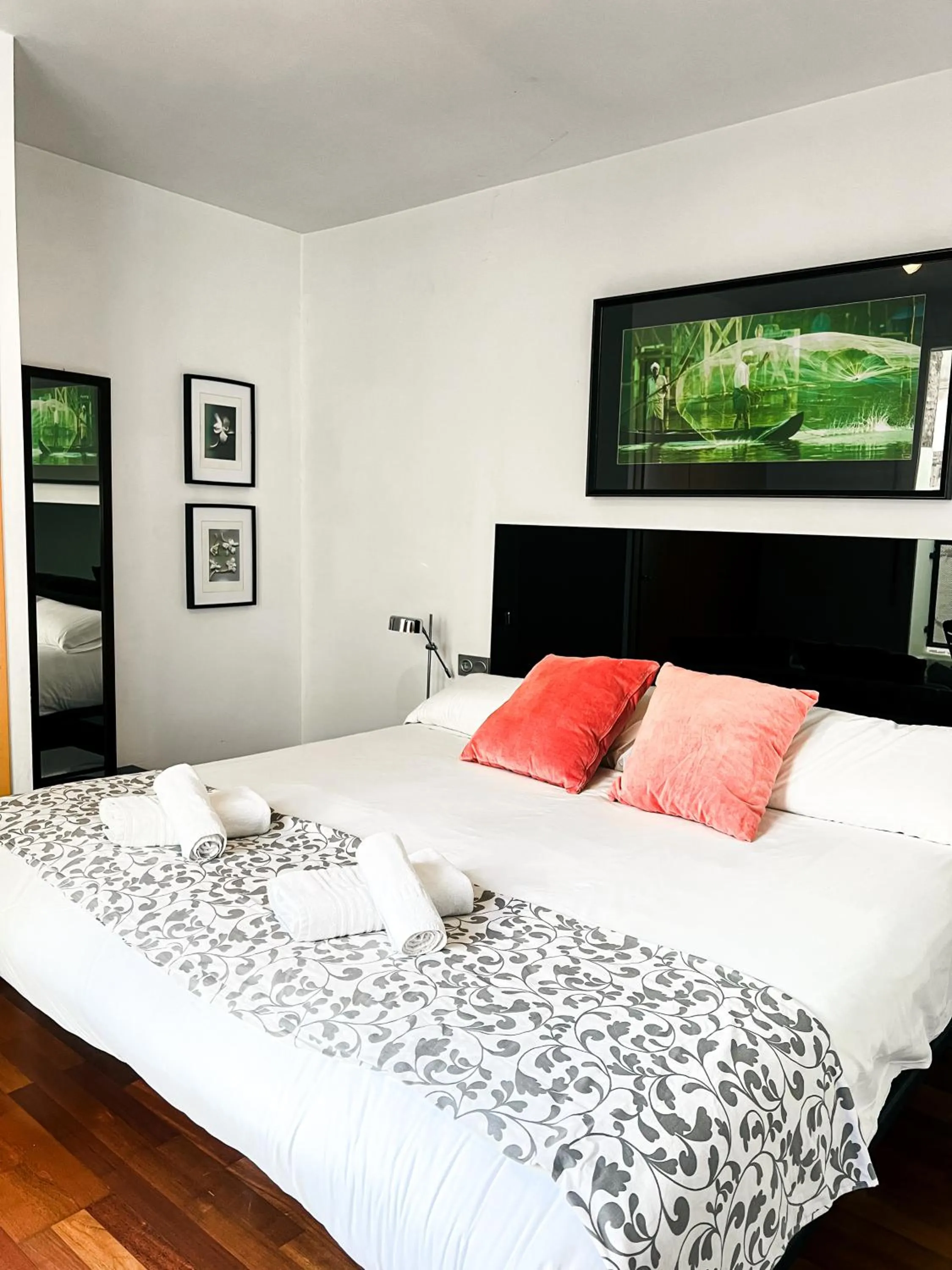 Bedroom, Bed in Happy Apartments Valencia