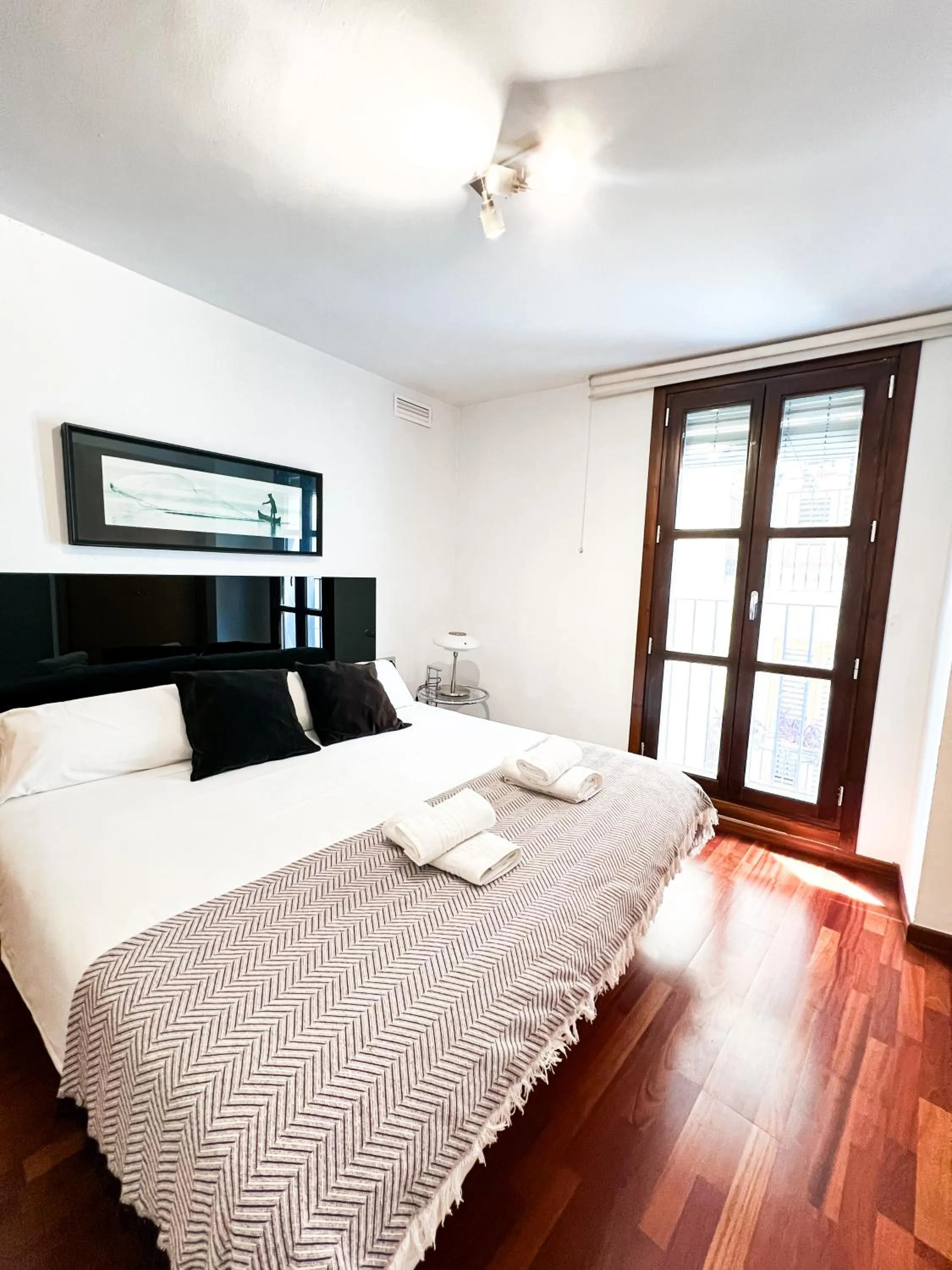 Bedroom, Bed in Happy Apartments Valencia