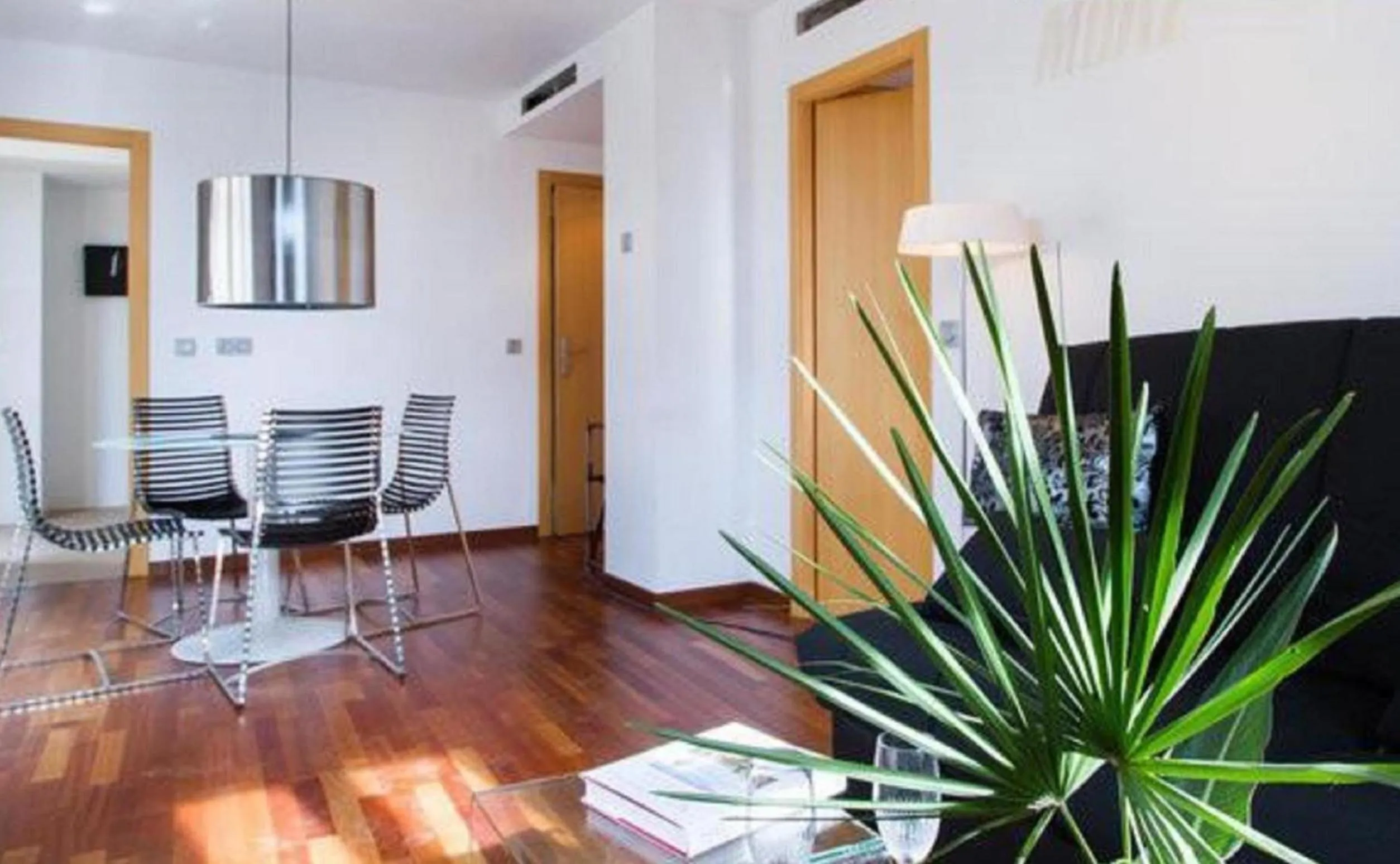 Photo of the whole room in Happy Apartments Valencia