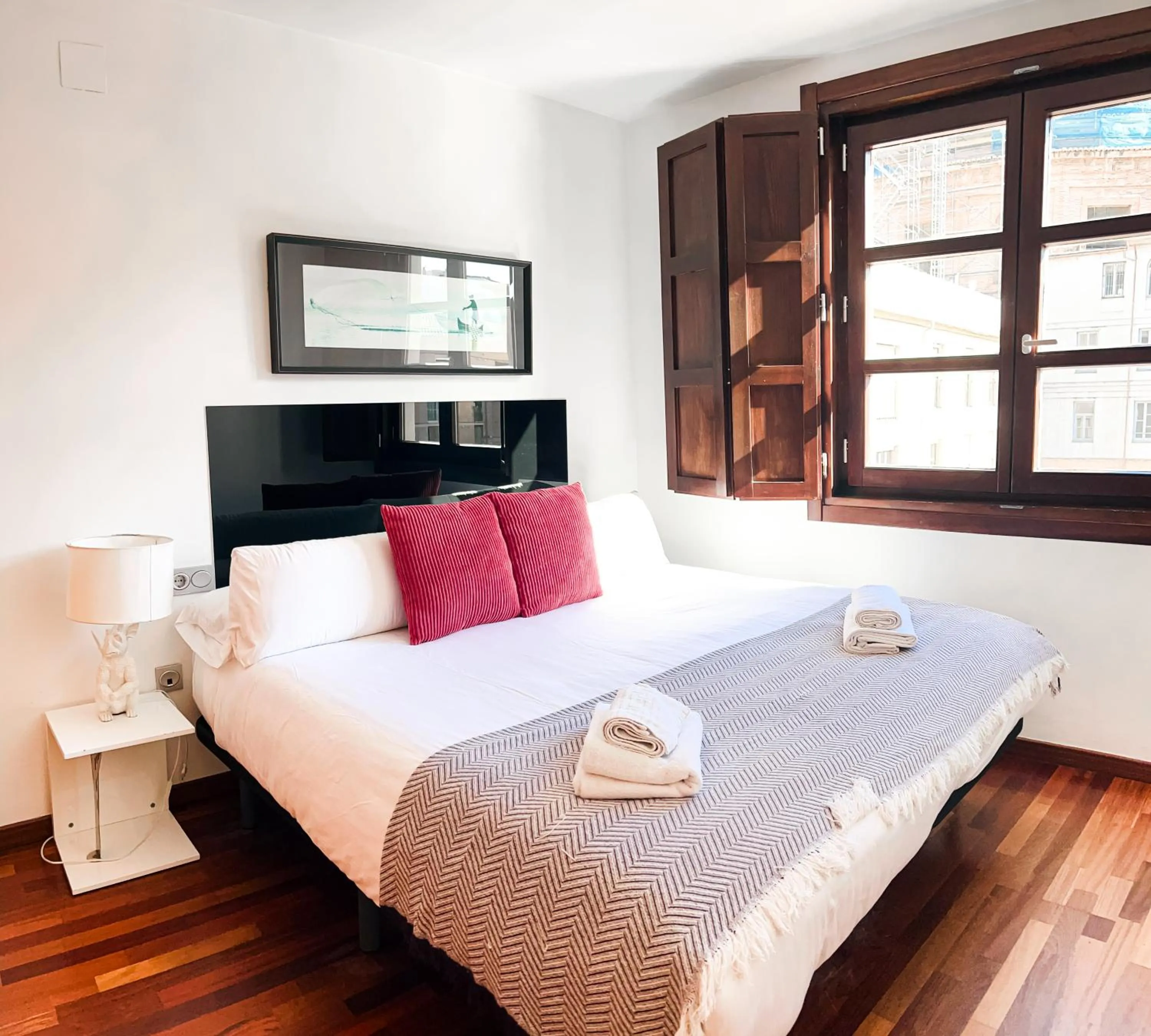 Bedroom, Bed in Happy Apartments Valencia