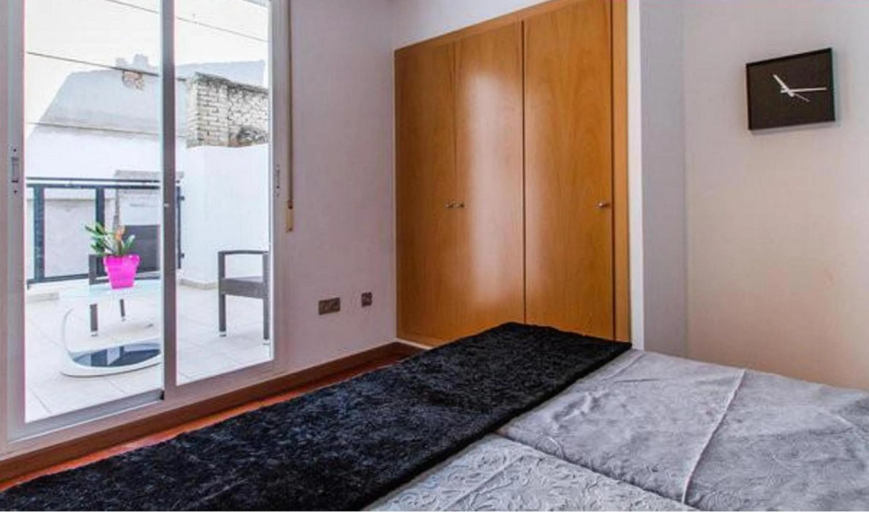 Bedroom, Bed in Happy Apartments Valencia