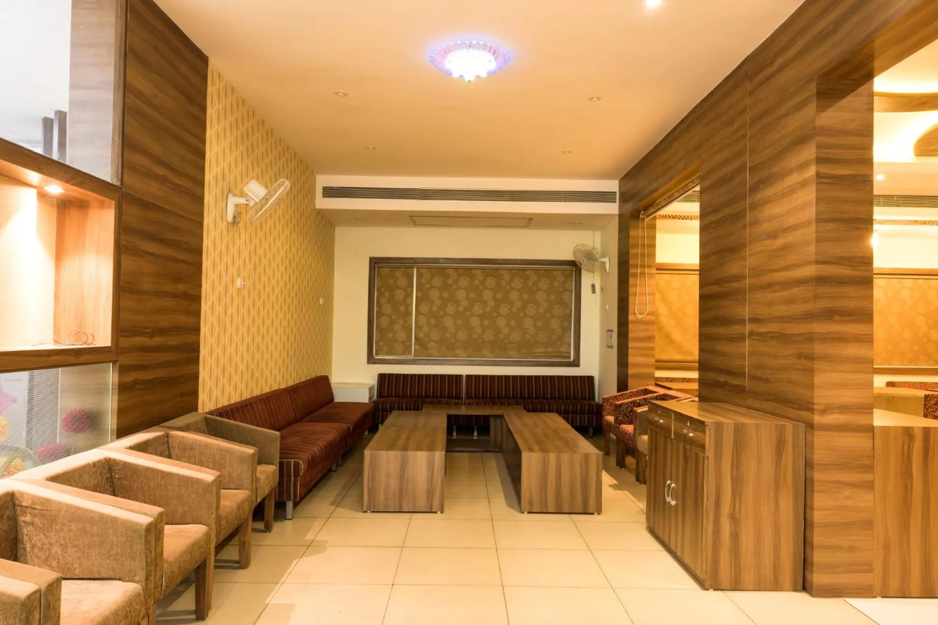 Restaurant/places to eat in Hotel Drishti,Bhopal