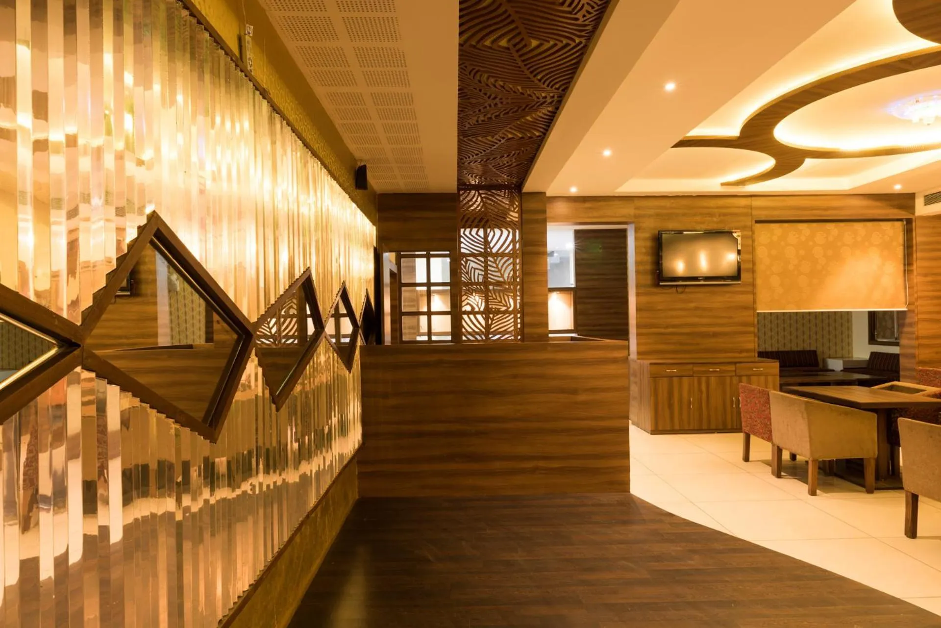 Restaurant/places to eat in Hotel Drishti,Bhopal