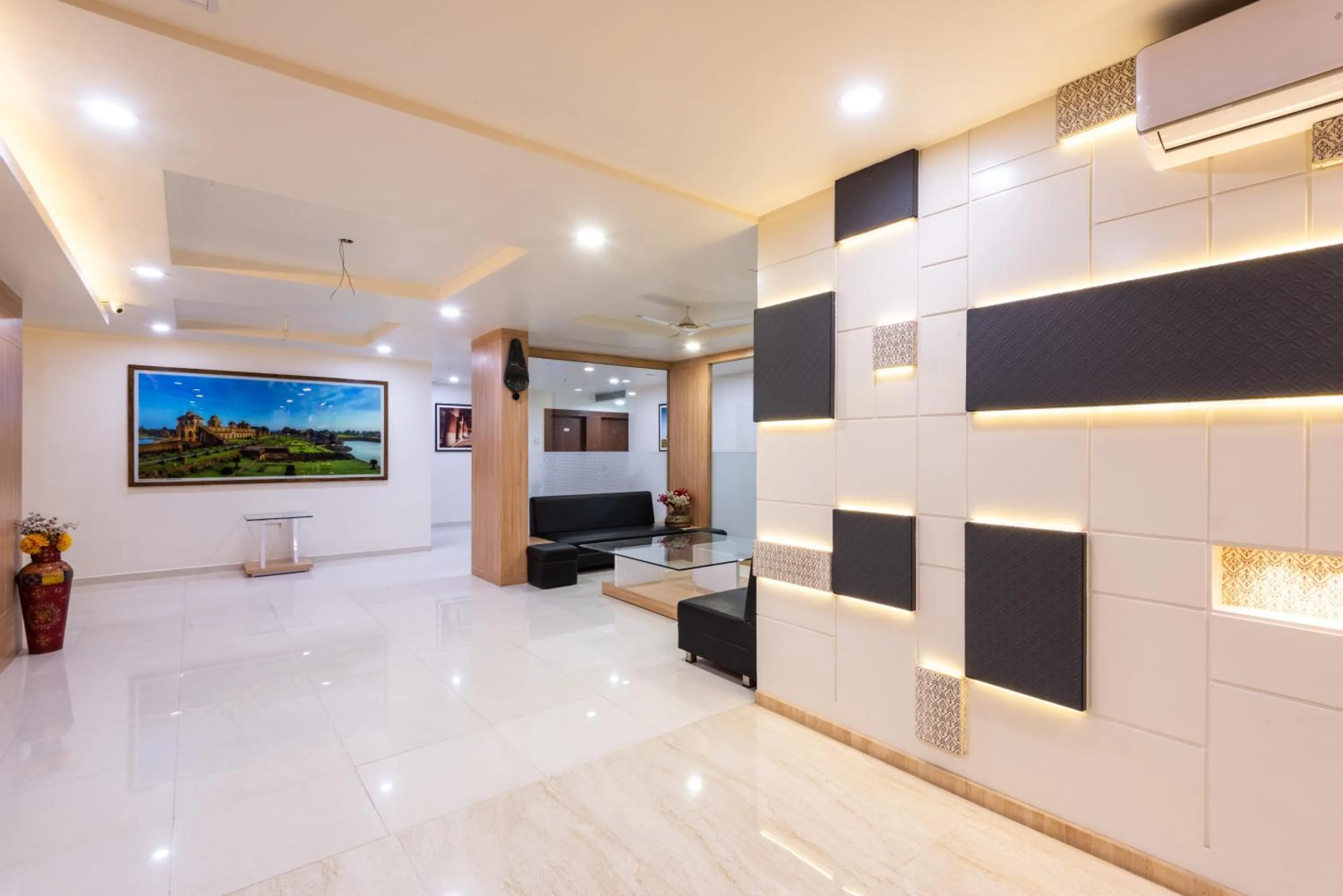 Lobby or reception in Hotel Drishti,Bhopal